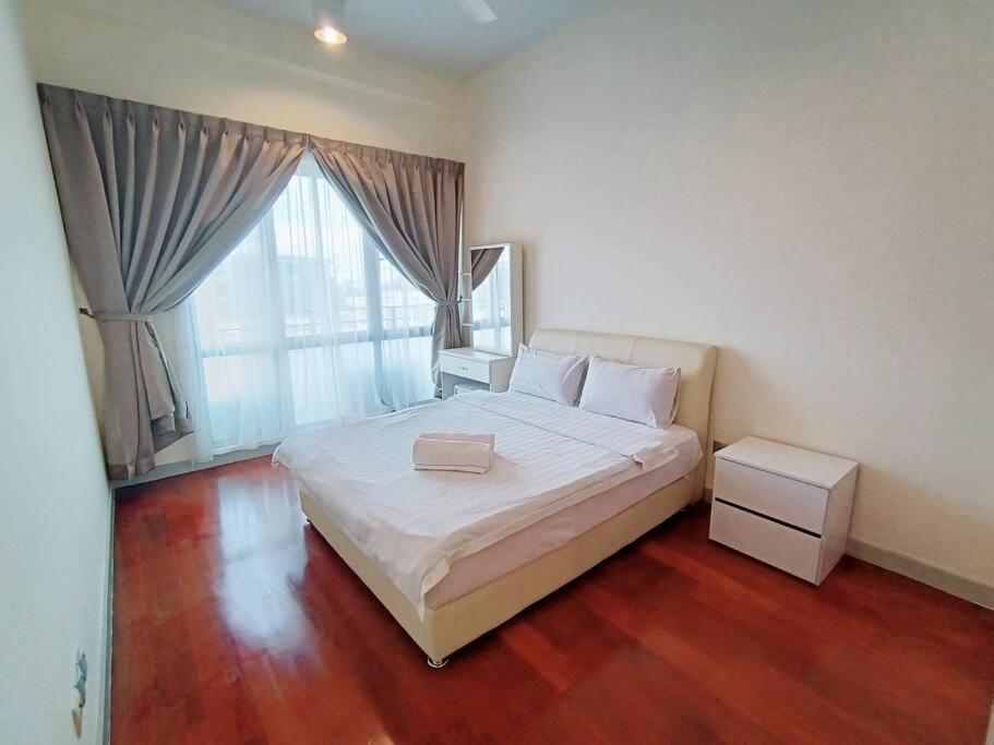 Deluxe Sunrise Suite 3 bedroom Loft B side seaview above Imago Shopping Mall photo 8