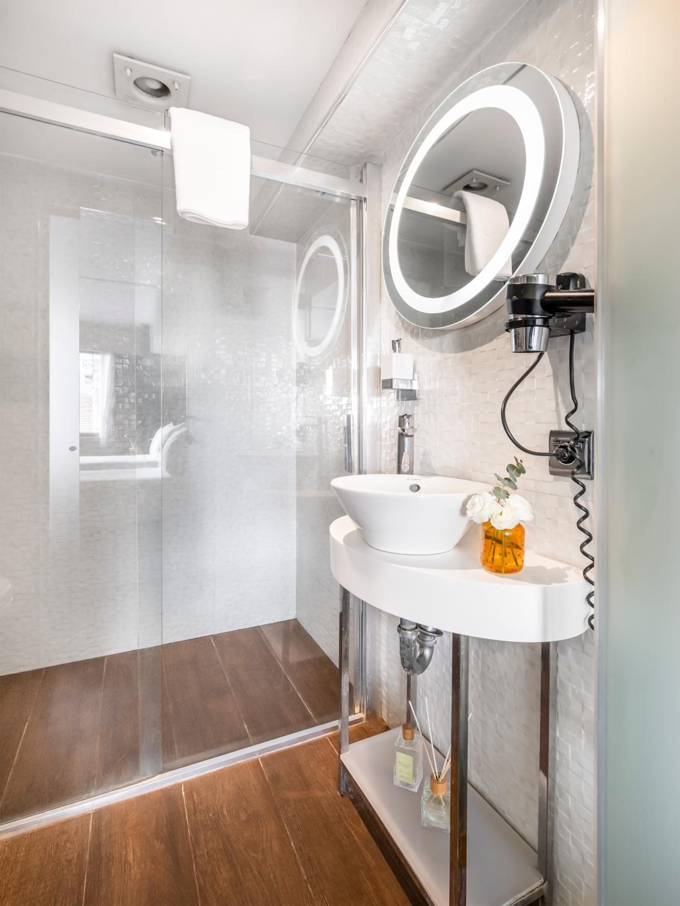 Misa Otel - Image 20