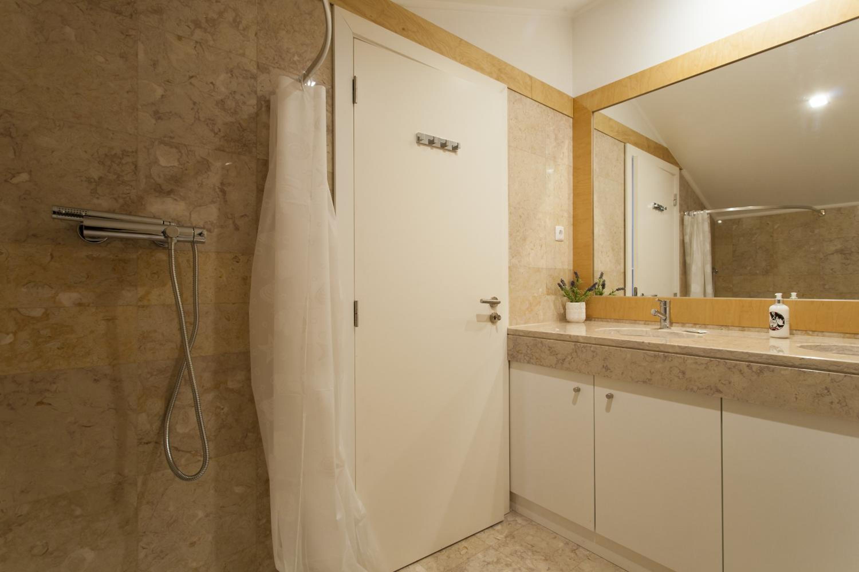 GuestReady - Downtown Blue Apartments