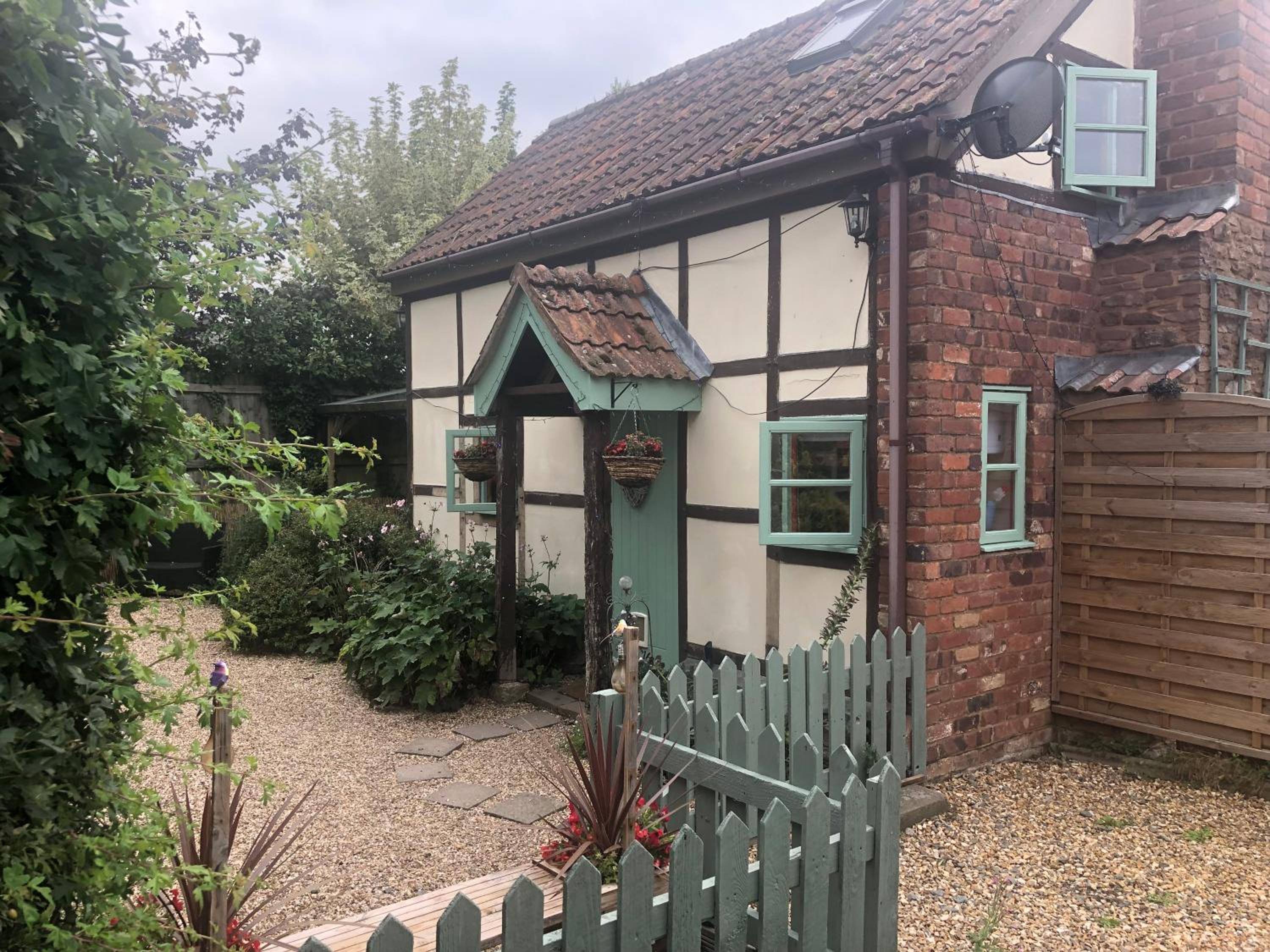 Soldiers Cottage, with HOT TUB, dog friendly, great views view 3