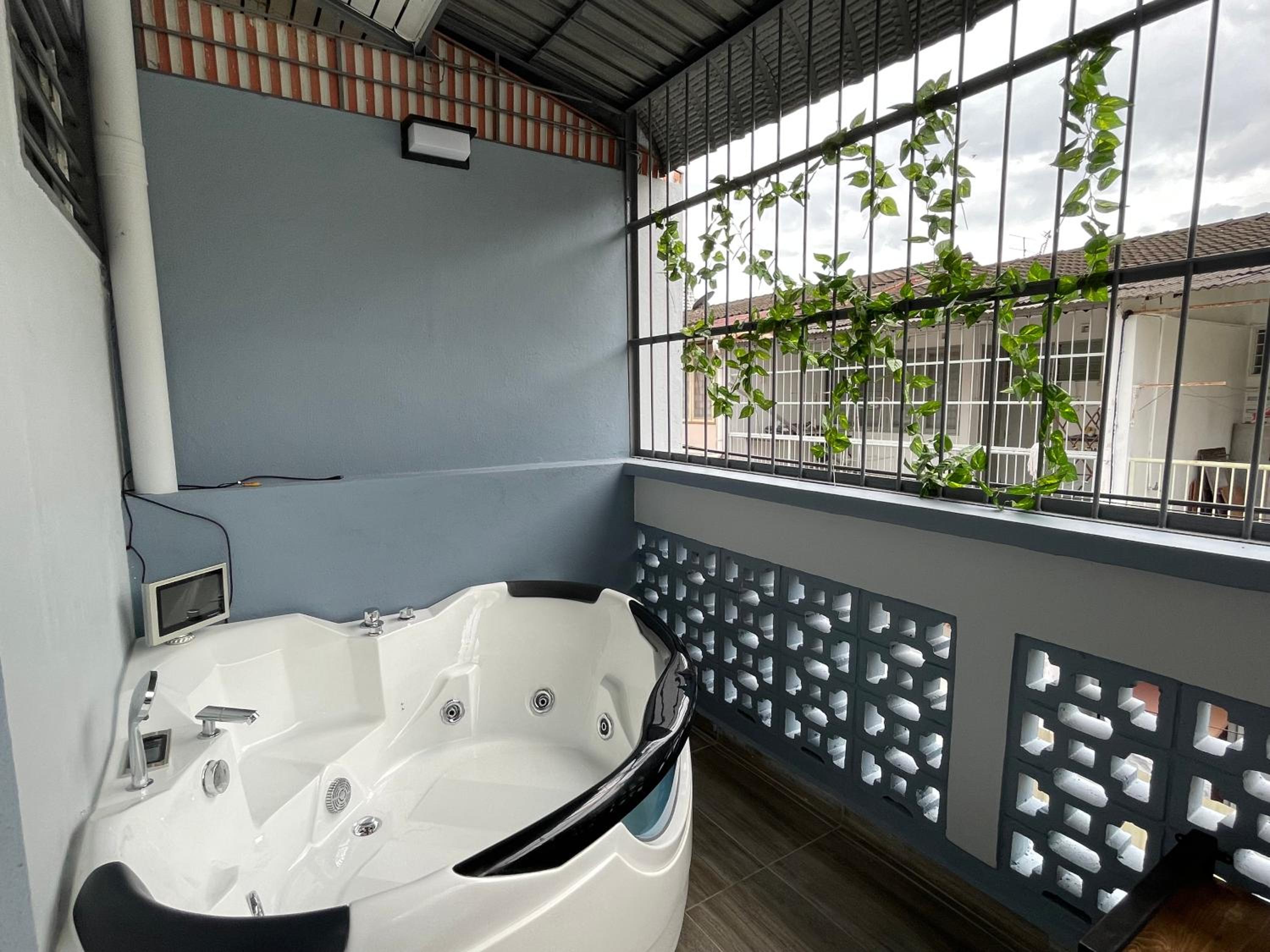 -NEW- 16Px V Kids Pool n KTV n Jacuzzi n Billiard near USM n Penang Bridge photo 5