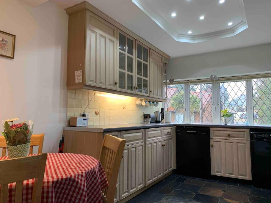 Crow’s Nest, Central New Forest coastal village beach apartment view 2