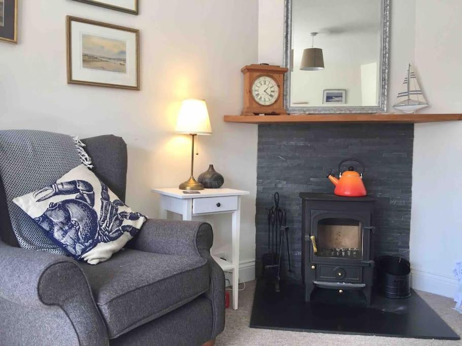 Crow’s Nest, Central New Forest coastal village beach apartment view 4