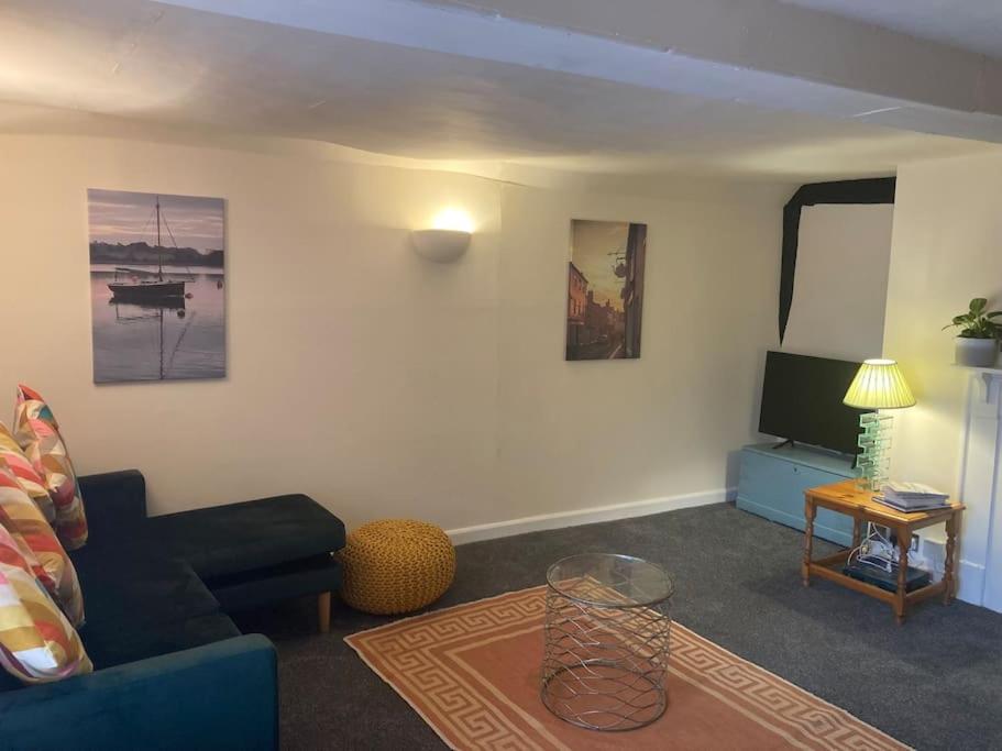Charming holiday apartment in central Woodbridge