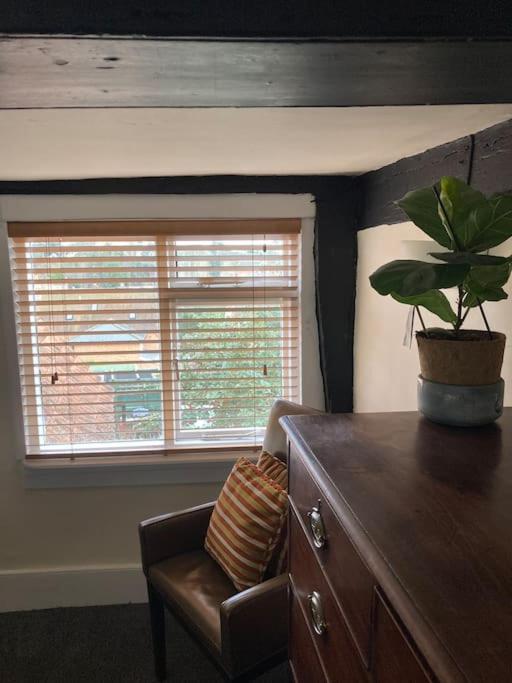 Charming holiday apartment in central Woodbridge