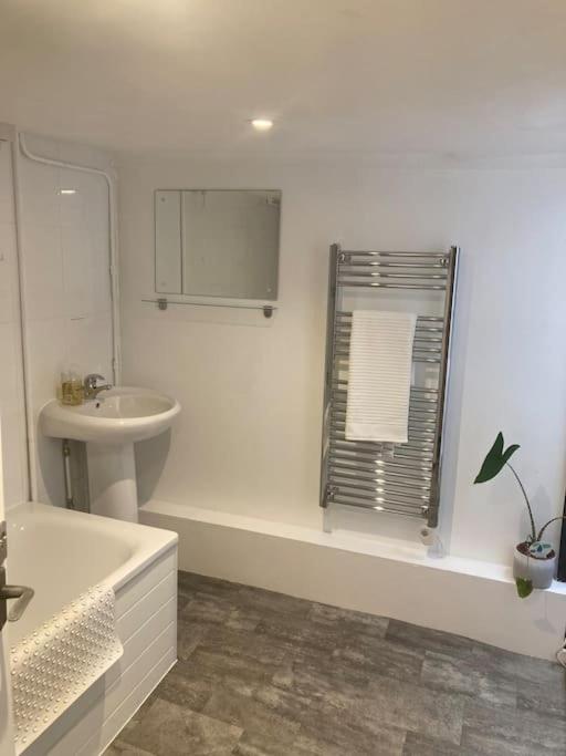 Charming holiday apartment in central Woodbridge
