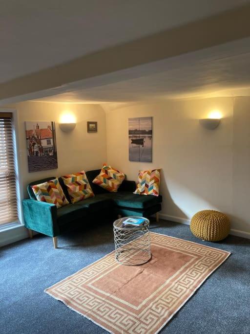 Charming holiday apartment in central Woodbridge