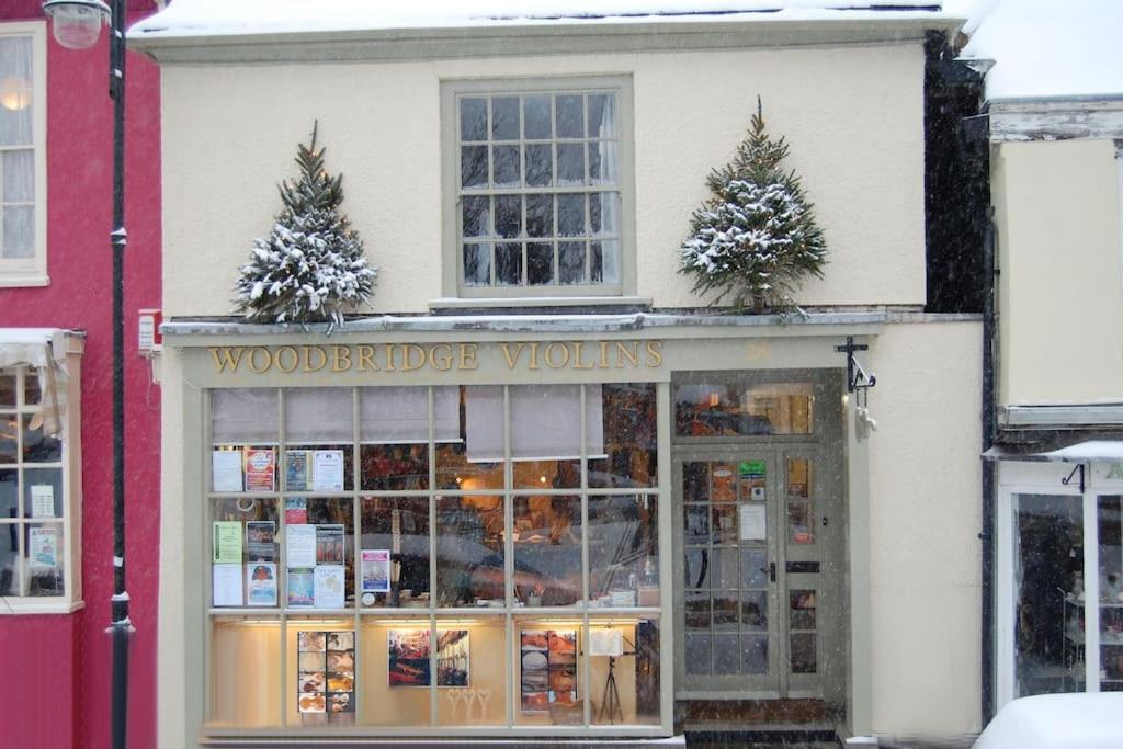 Charming holiday apartment in central Woodbridge
