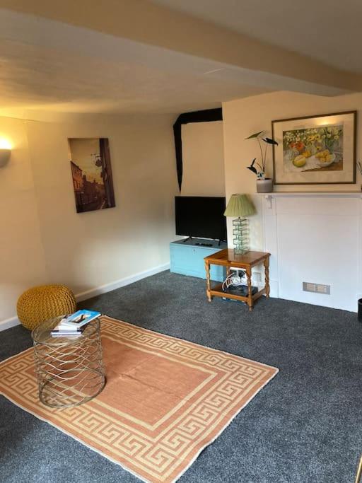 Charming holiday apartment in central Woodbridge