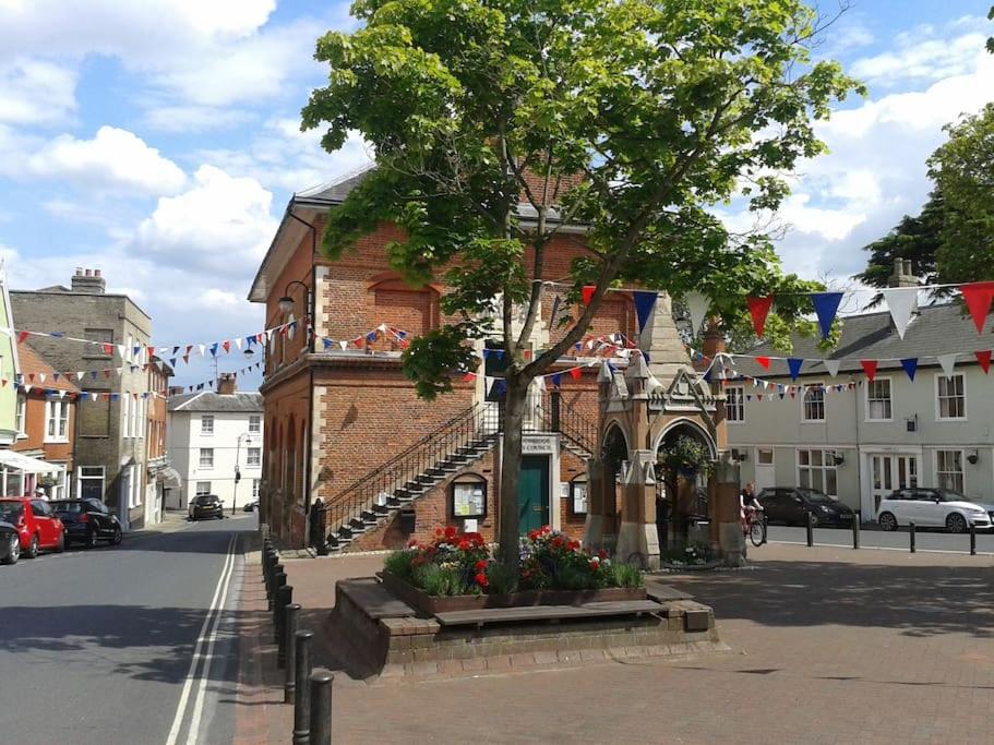 Charming holiday apartment in central Woodbridge