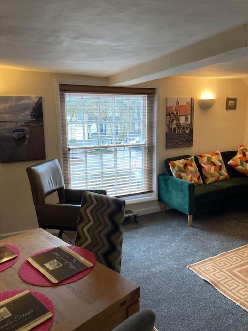Charming holiday apartment in central Woodbridge