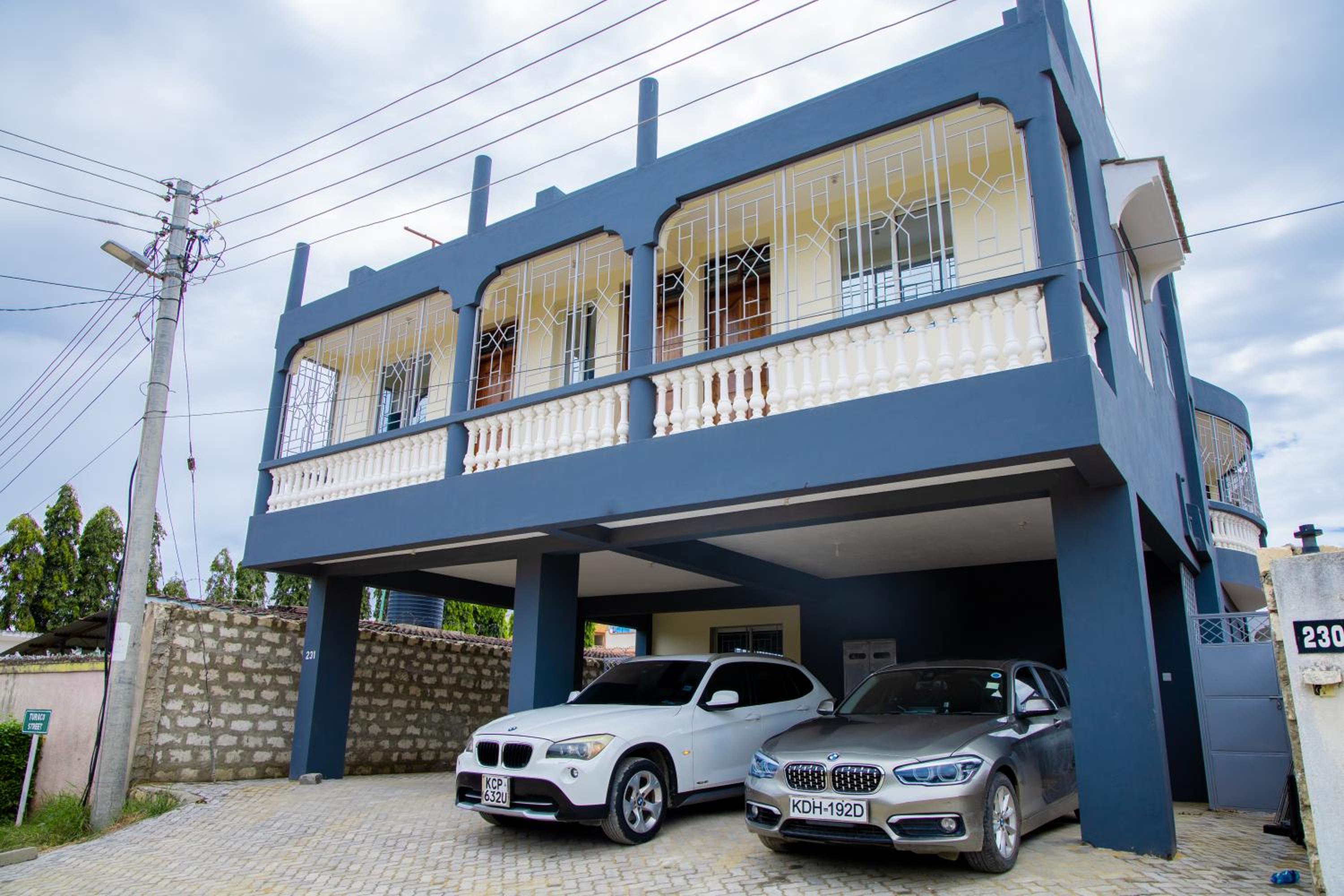 Royal Haven A3 Spacious 1Br Apartment 10min drive to beach hosts upto 4 guests WiFi - Netflix, 10min drive to beach view 2