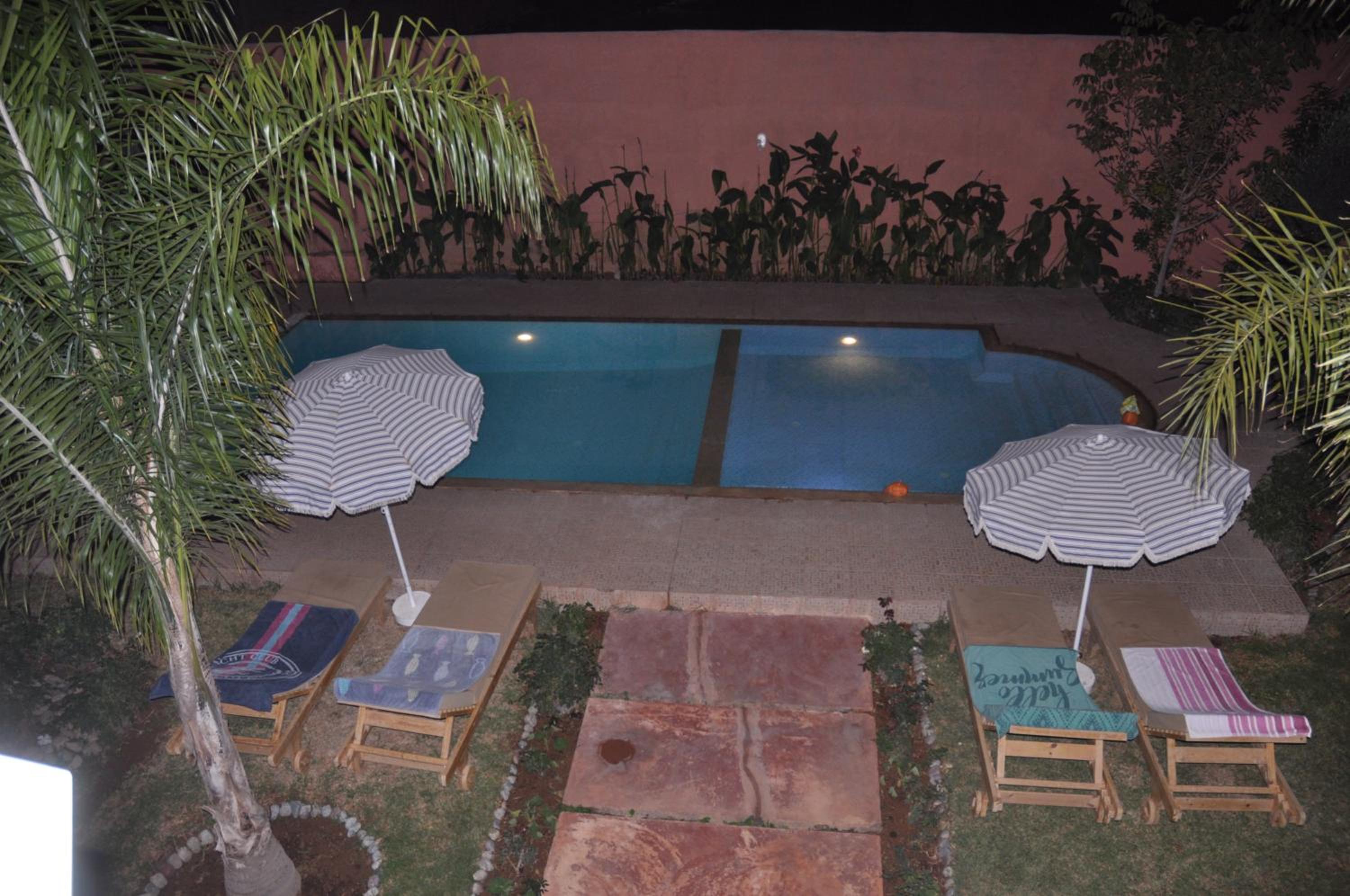 Jolie villa moderne avec piscine privée. view 3