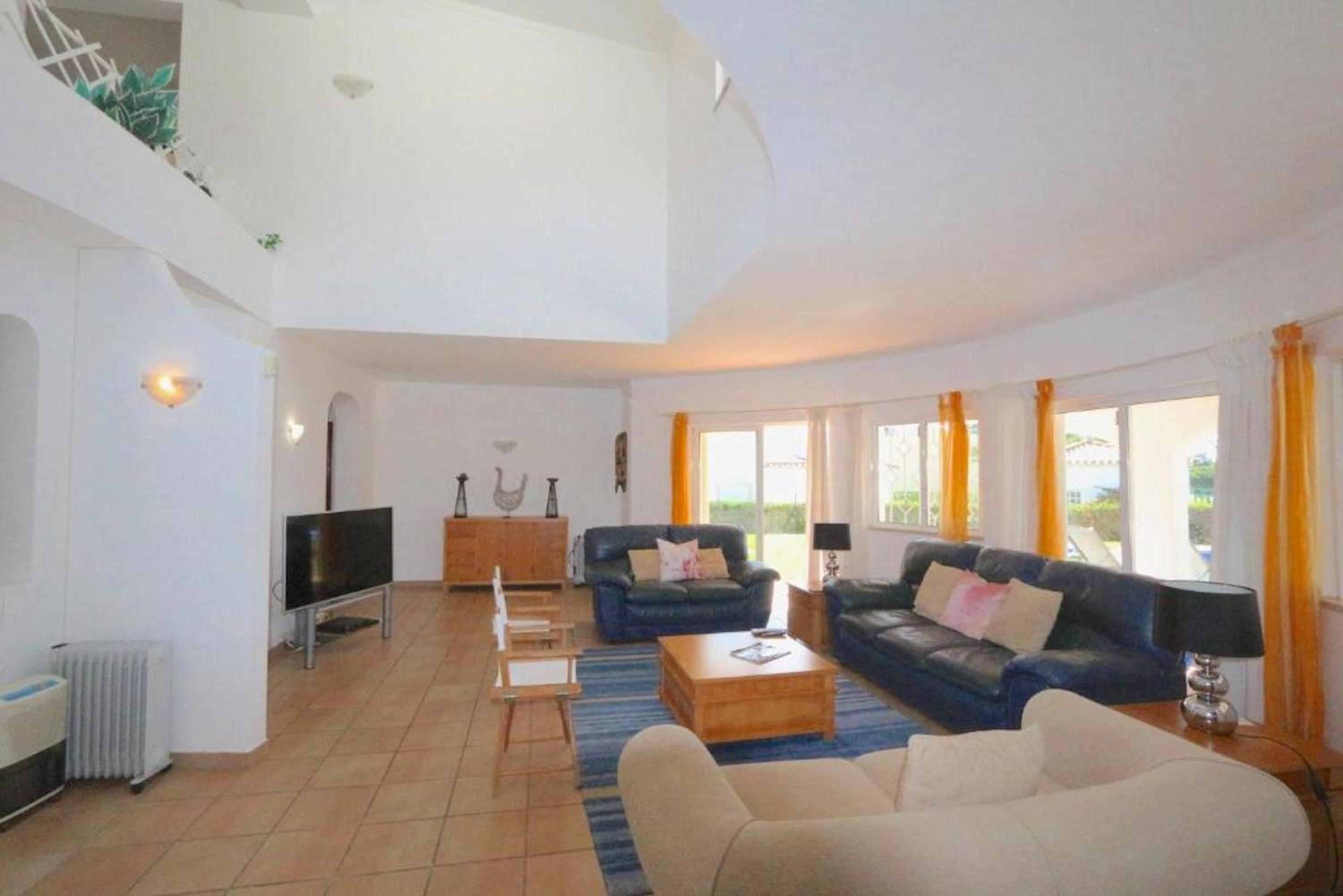 Traditional Portuguese Villa 5 Bedrooms Villa Girassol Prime Location view 2