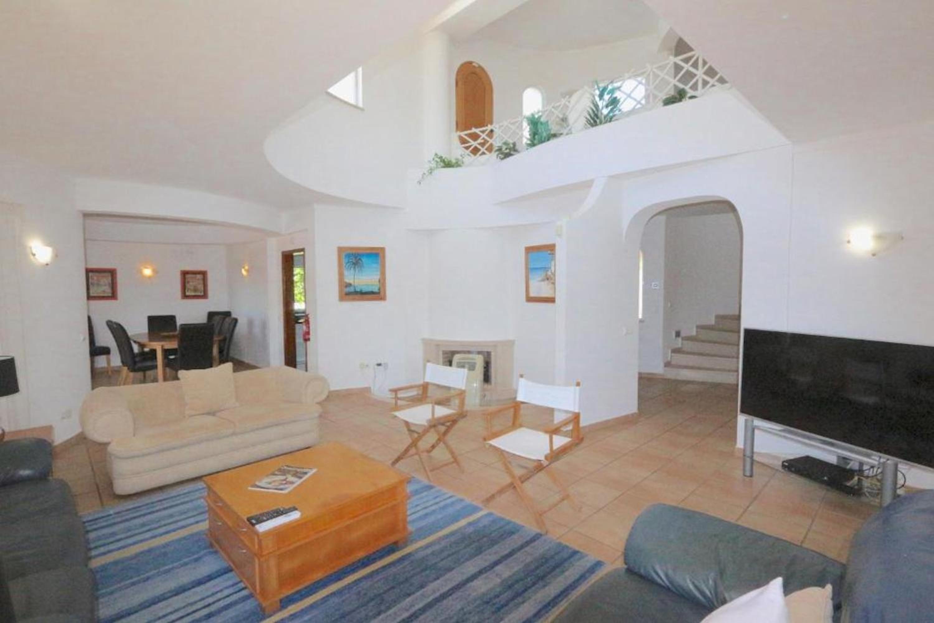 Traditional Portuguese Villa 5 Bedrooms Villa Girassol Prime Location view 4