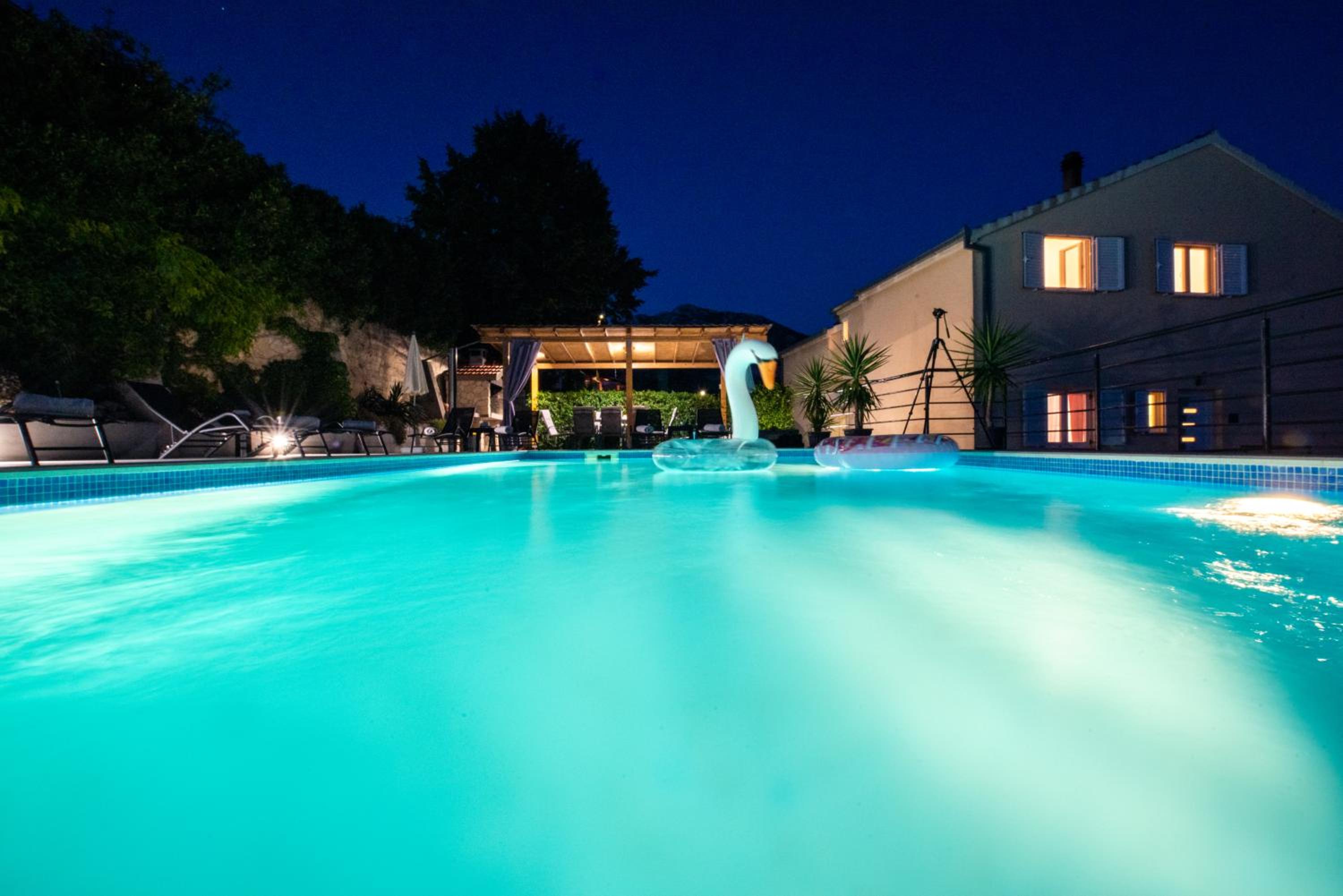 Holiday House App Grace with pool and view in Klis view 5