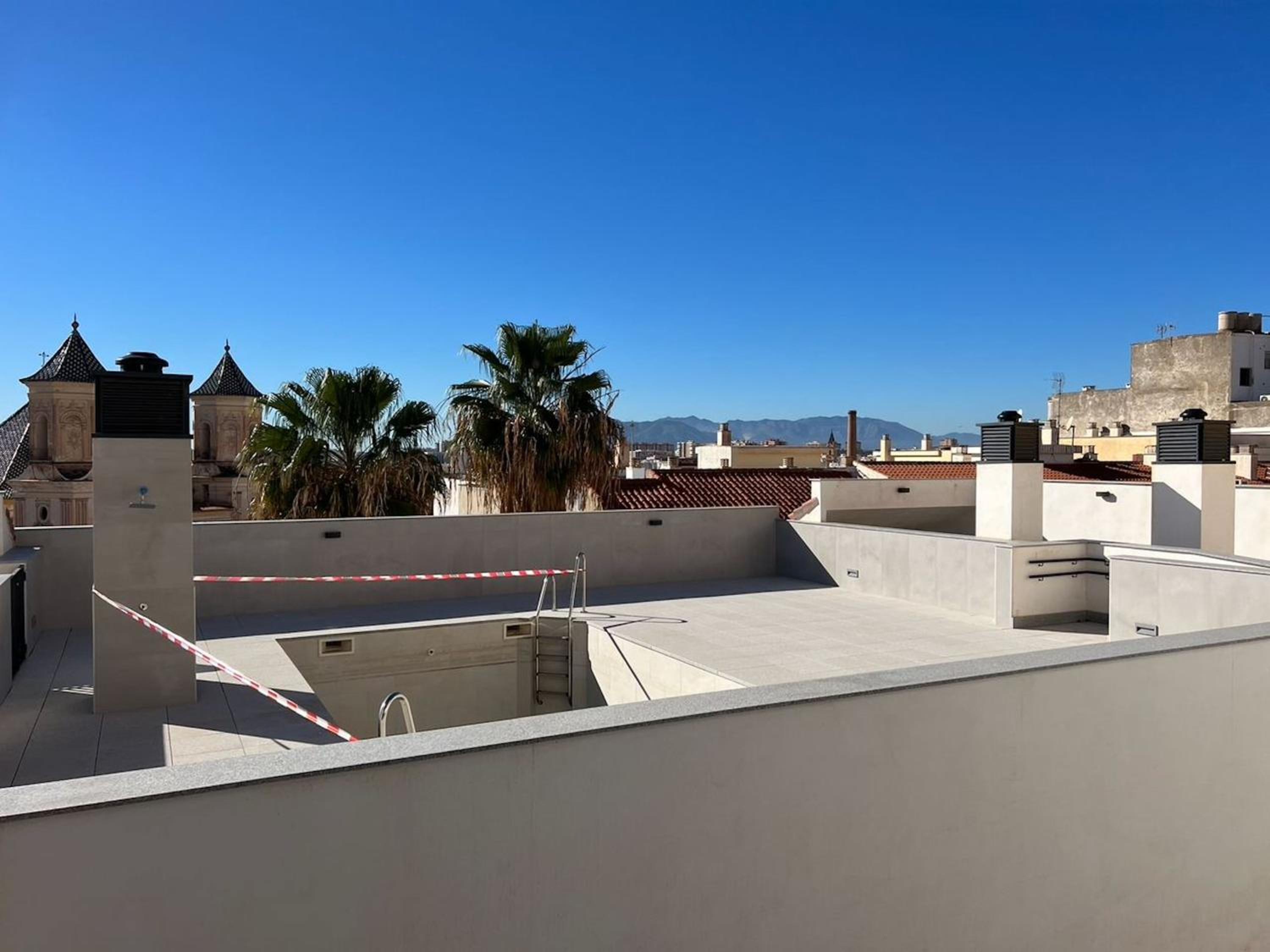 Holidays2Malaga Alta Downtown Pool Paddle and Parking New building