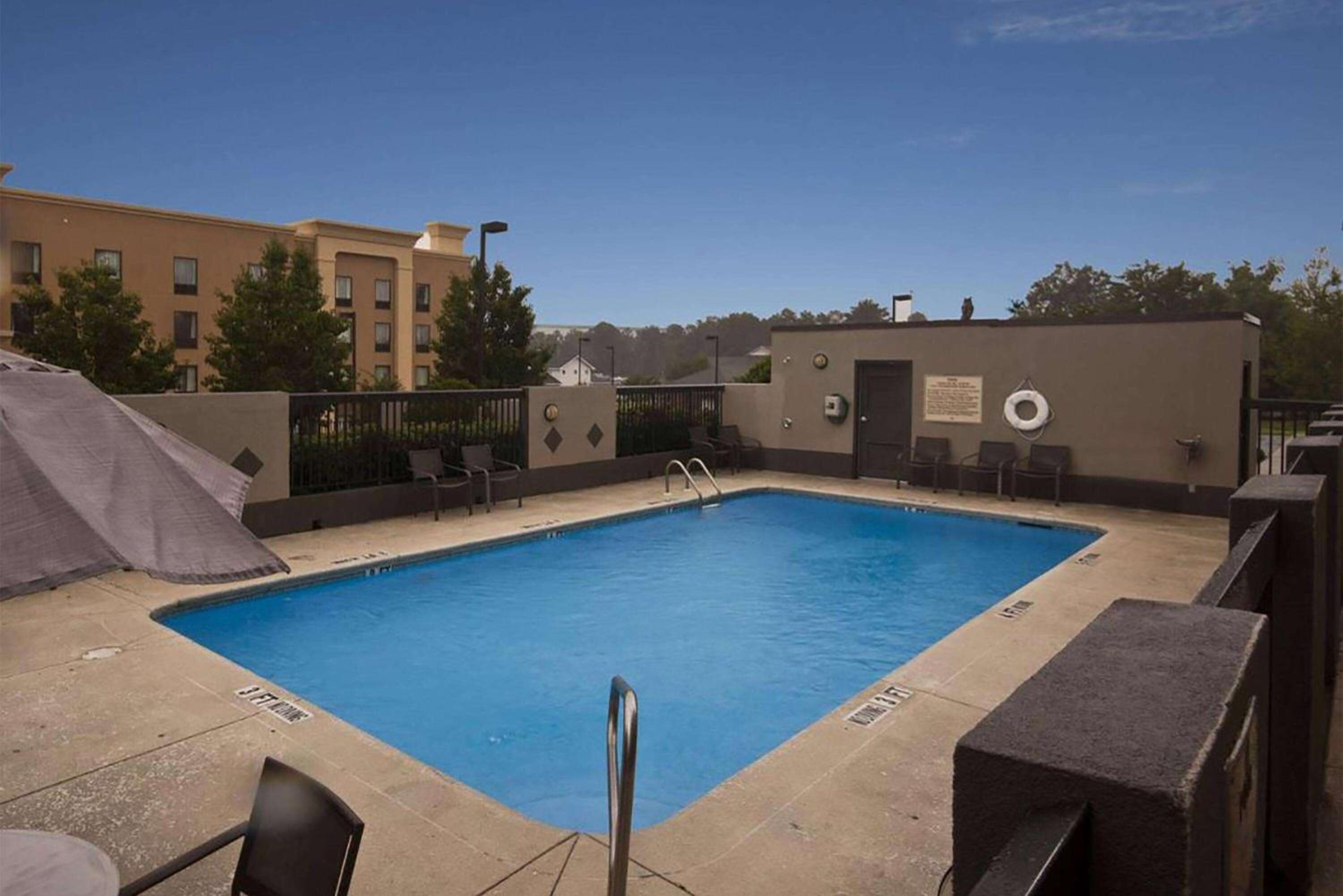 Days Inn by Wyndham Laurel MS view 2
