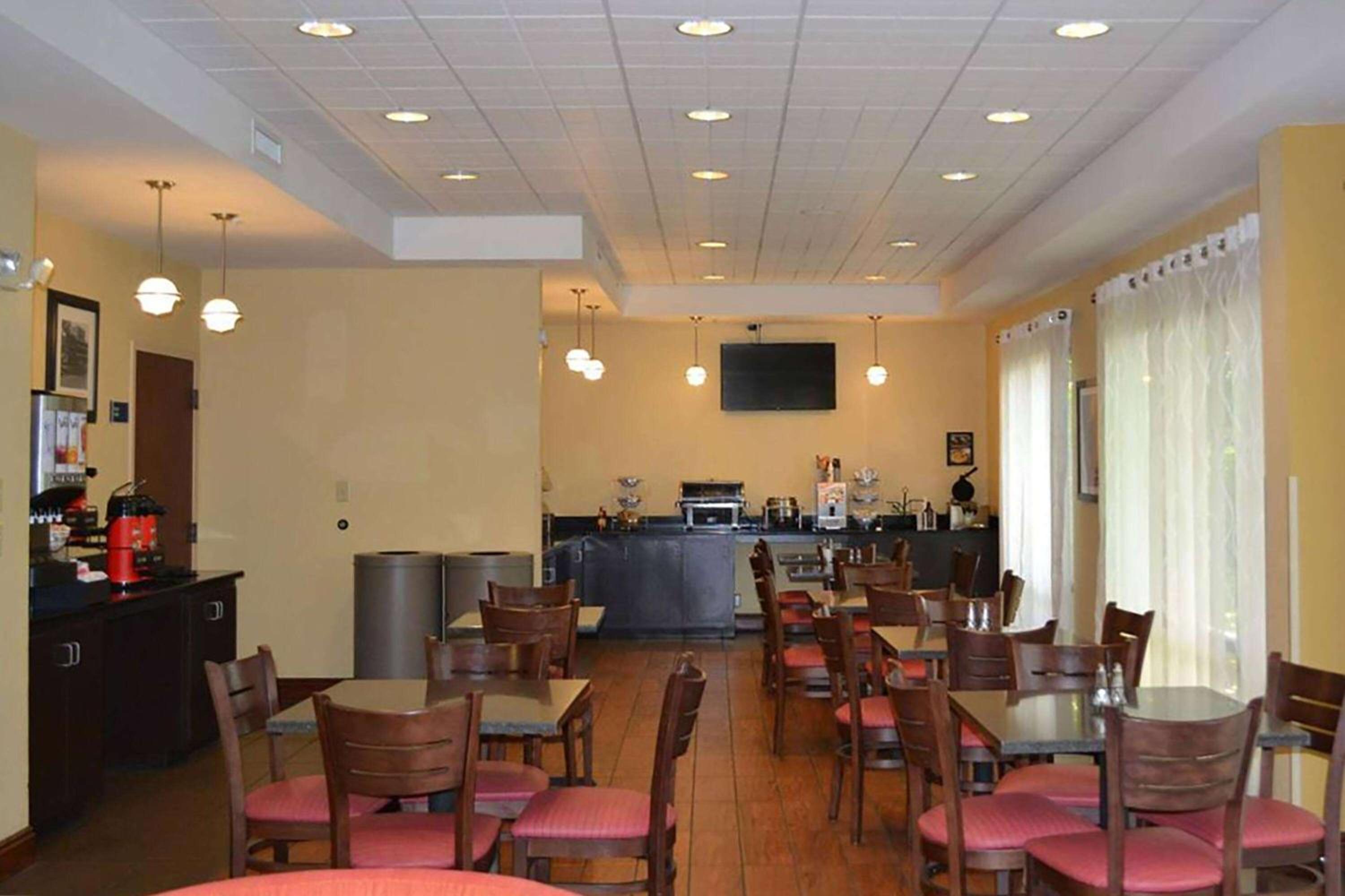 Laurel Vacations - Days Inn by Wyndham Laurel MS - Property Image 6