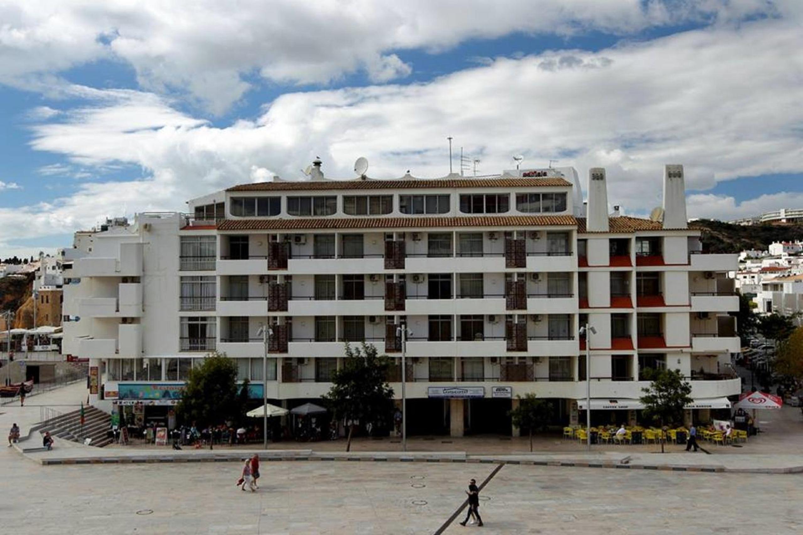 Edificio Albufeira Apartamentos A. Local - Albuturismo Lda