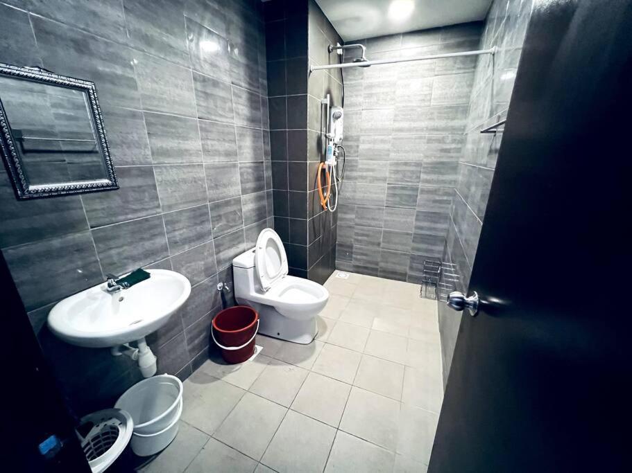 Cheras Romantic Studio House with free Netflix and wifi photo 8