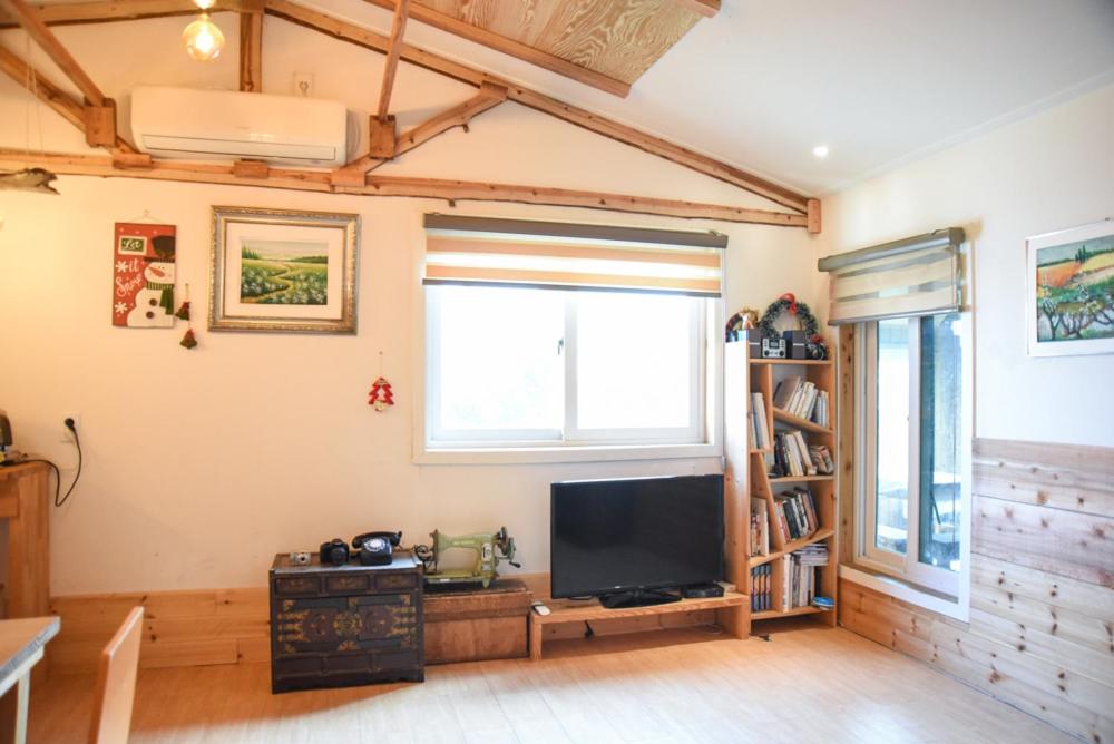 Jeju Vacations - Mareka Pension - Property Image 2