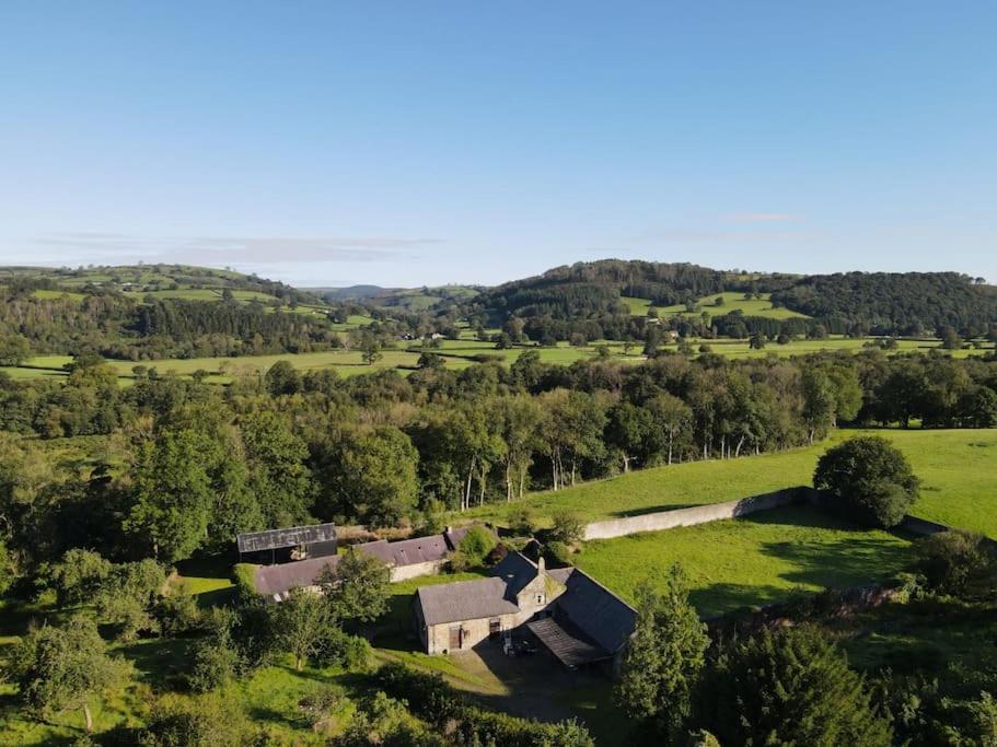 Tranquil getaway near Brecon Beacons view 2