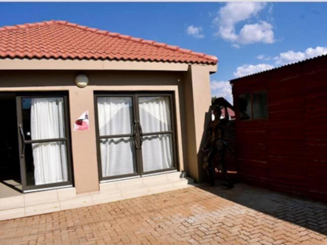 Gaediwe Guesthouse view 5