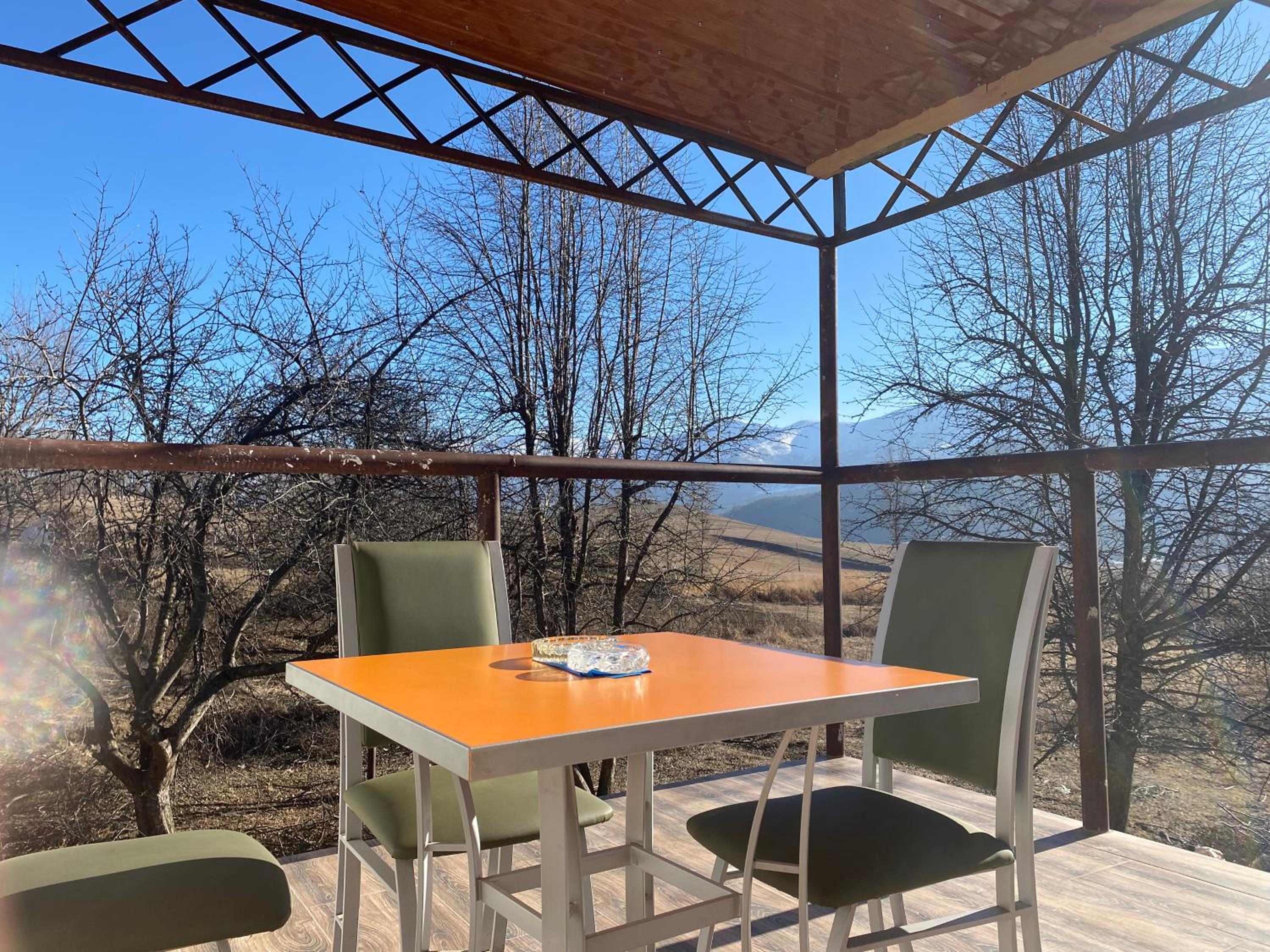 Riverside Rancho guest house