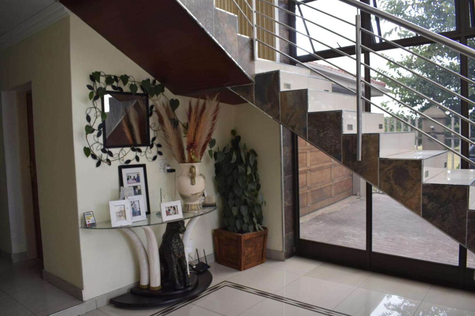 Lalela House Boutique Guesthouse - Free Wifi & Secure Parking
