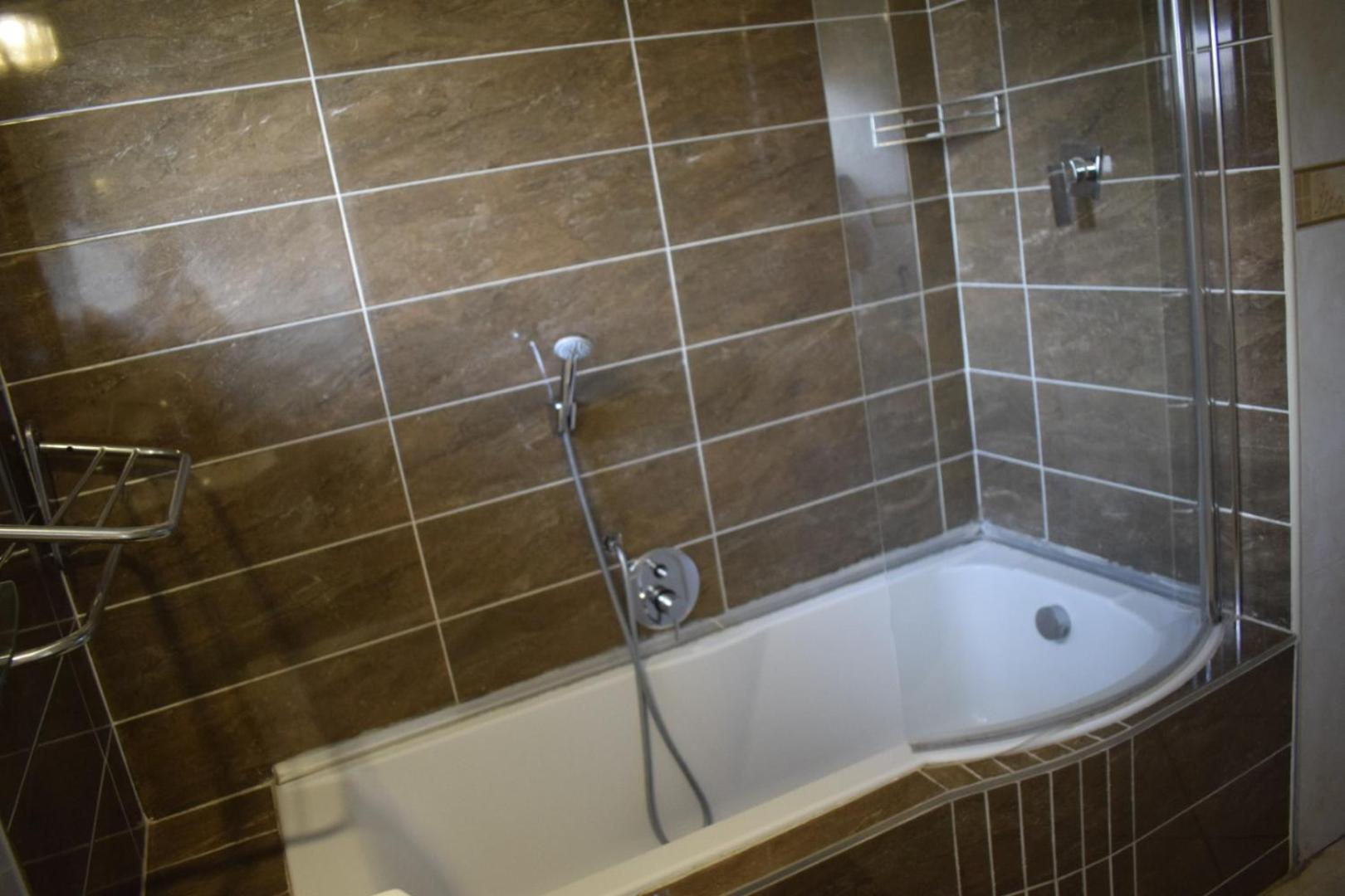 Lalela House Boutique Guesthouse - Free Wifi & Secure Parking