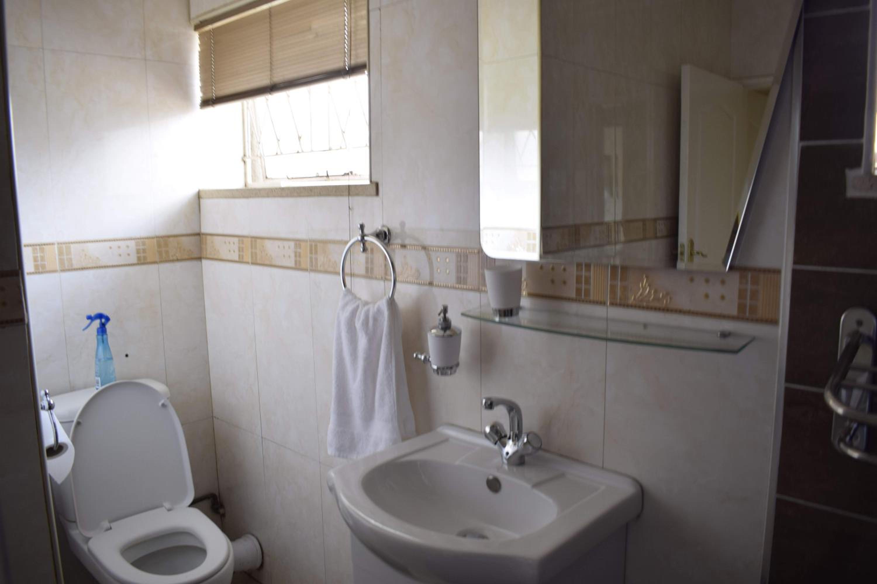Lalela House Boutique Guesthouse - Free Wifi & Secure Parking