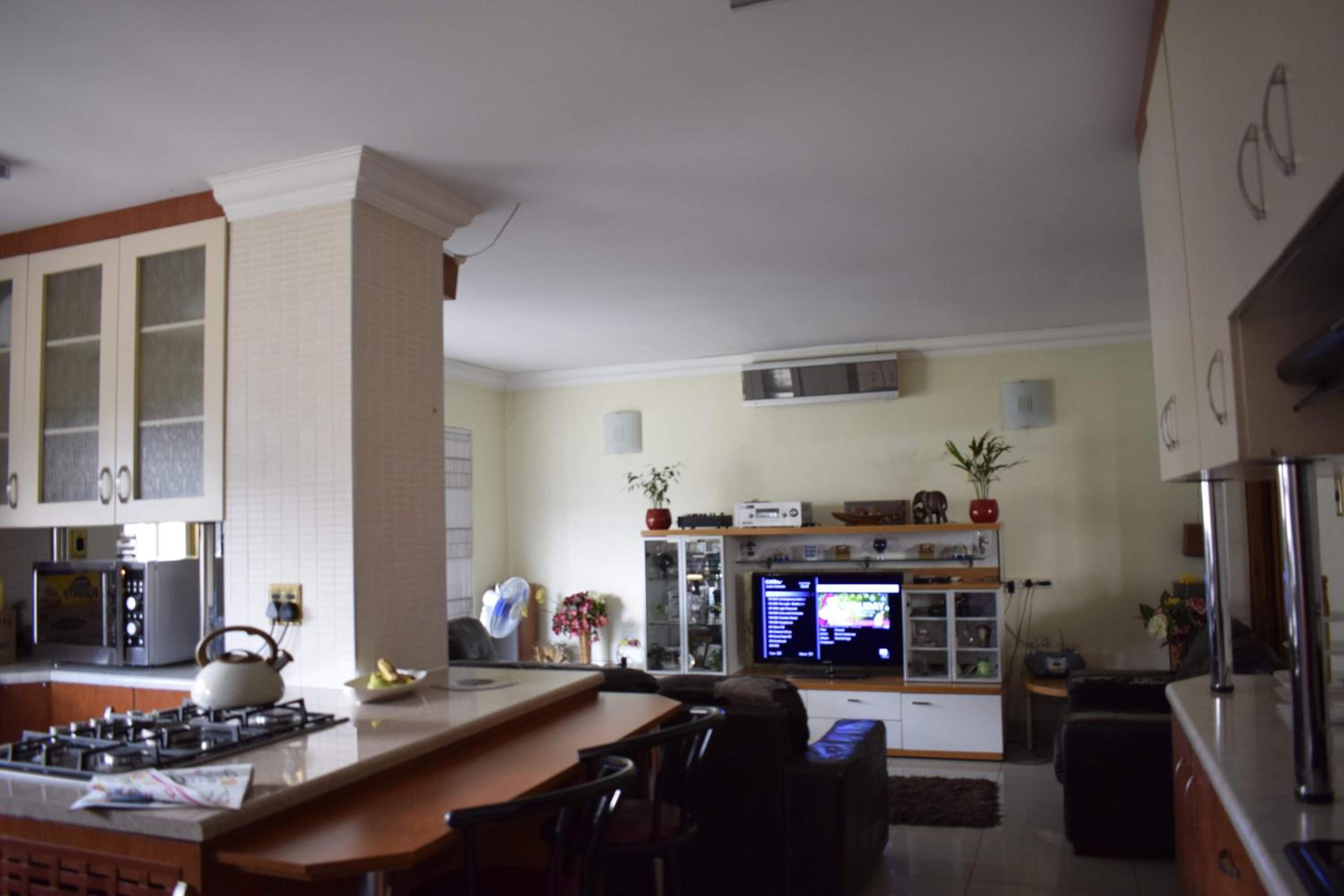 Lalela House Boutique Guesthouse - Free Wifi & Secure Parking