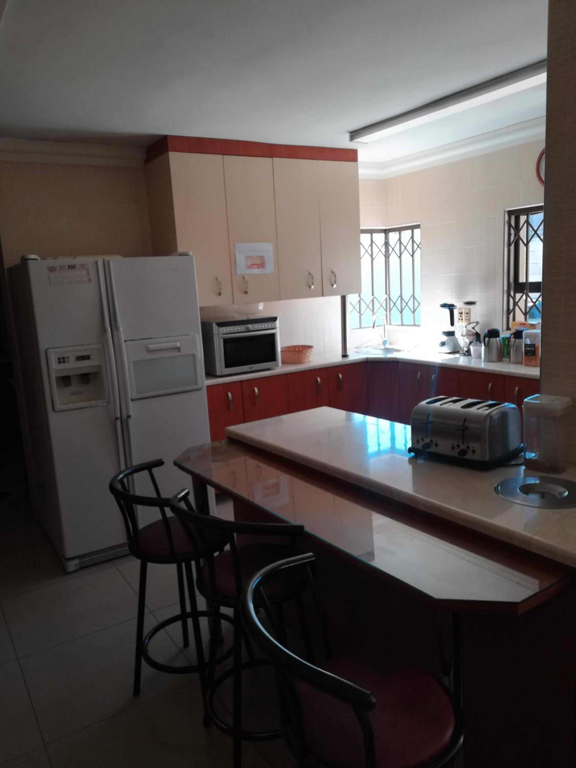 Lalela House Boutique Guesthouse - Free Wifi & Secure Parking