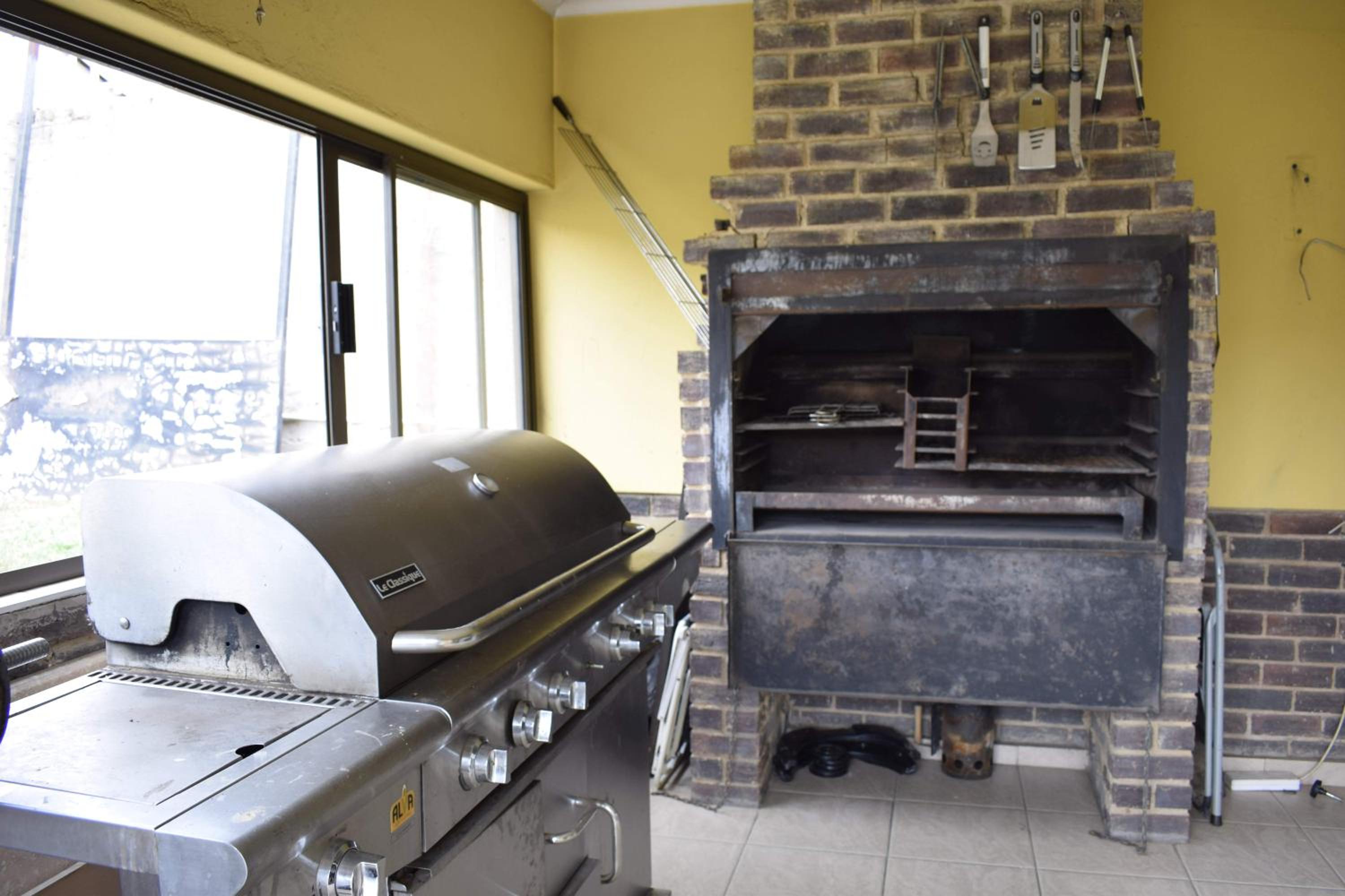 Lalela House Boutique Guesthouse - Free Wifi & Secure Parking