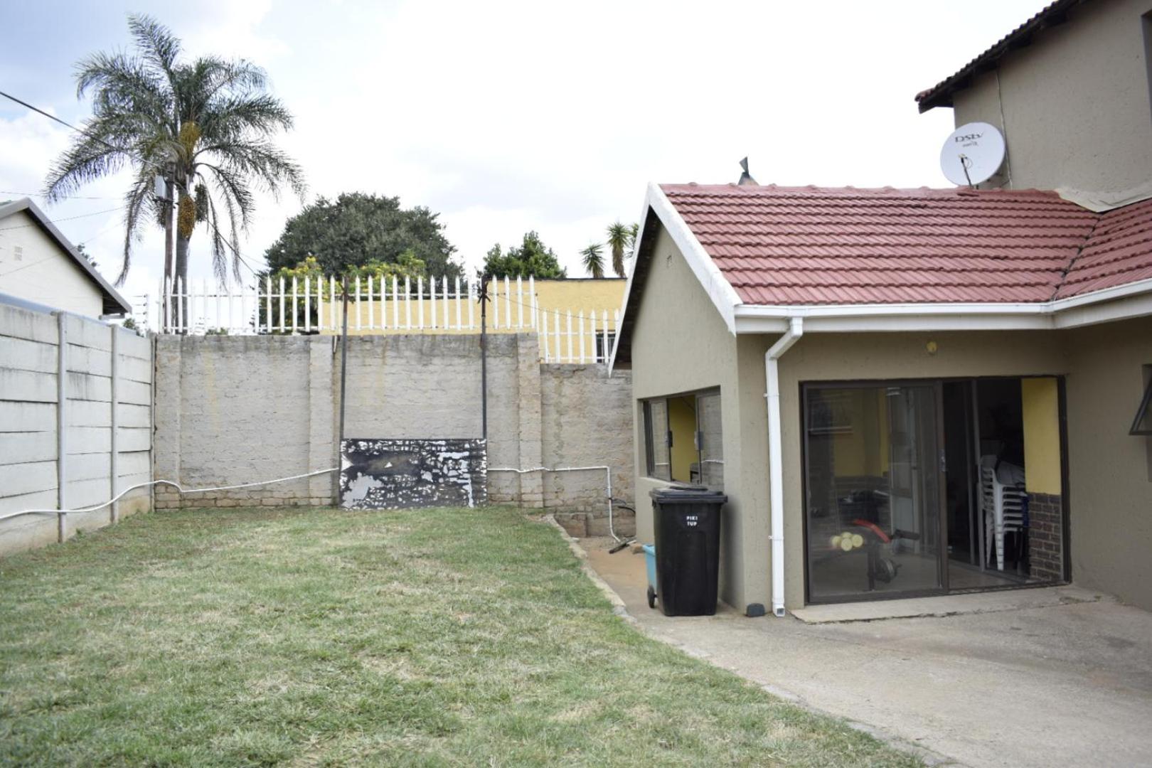 Lalela House Boutique Guesthouse - Free Wifi & Secure Parking