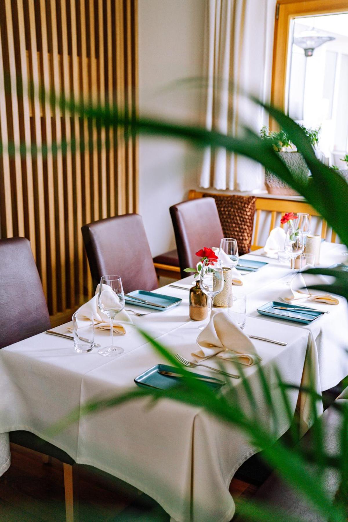 Roussel Hotel Restaurant