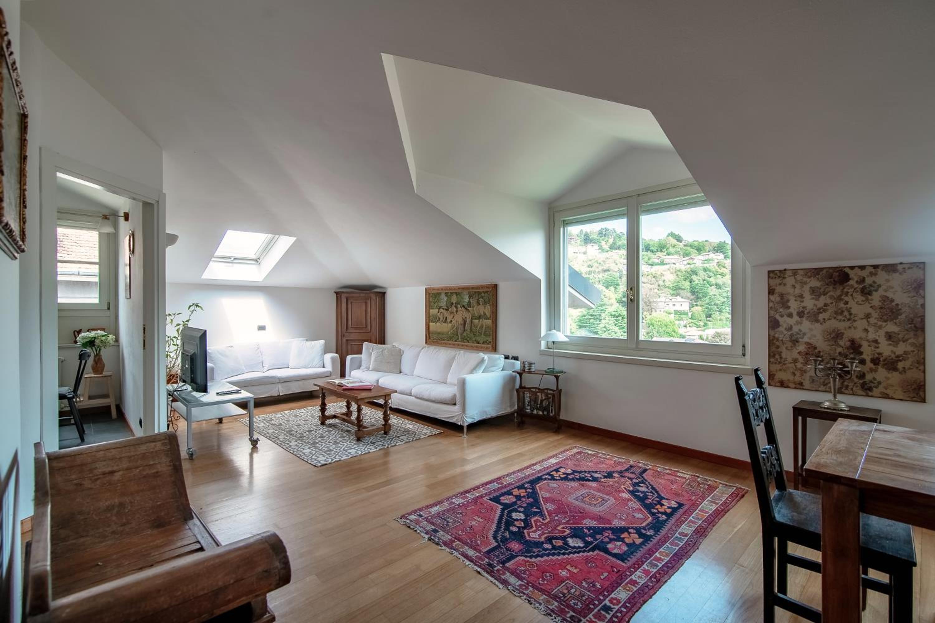 I D'A Charming Penthouse - LAKE VIEW- Como- House-130 mt-2 double bedrooms and 2 double bathrooms a spacious living room-Full equipped kitchen-Private gard view 2