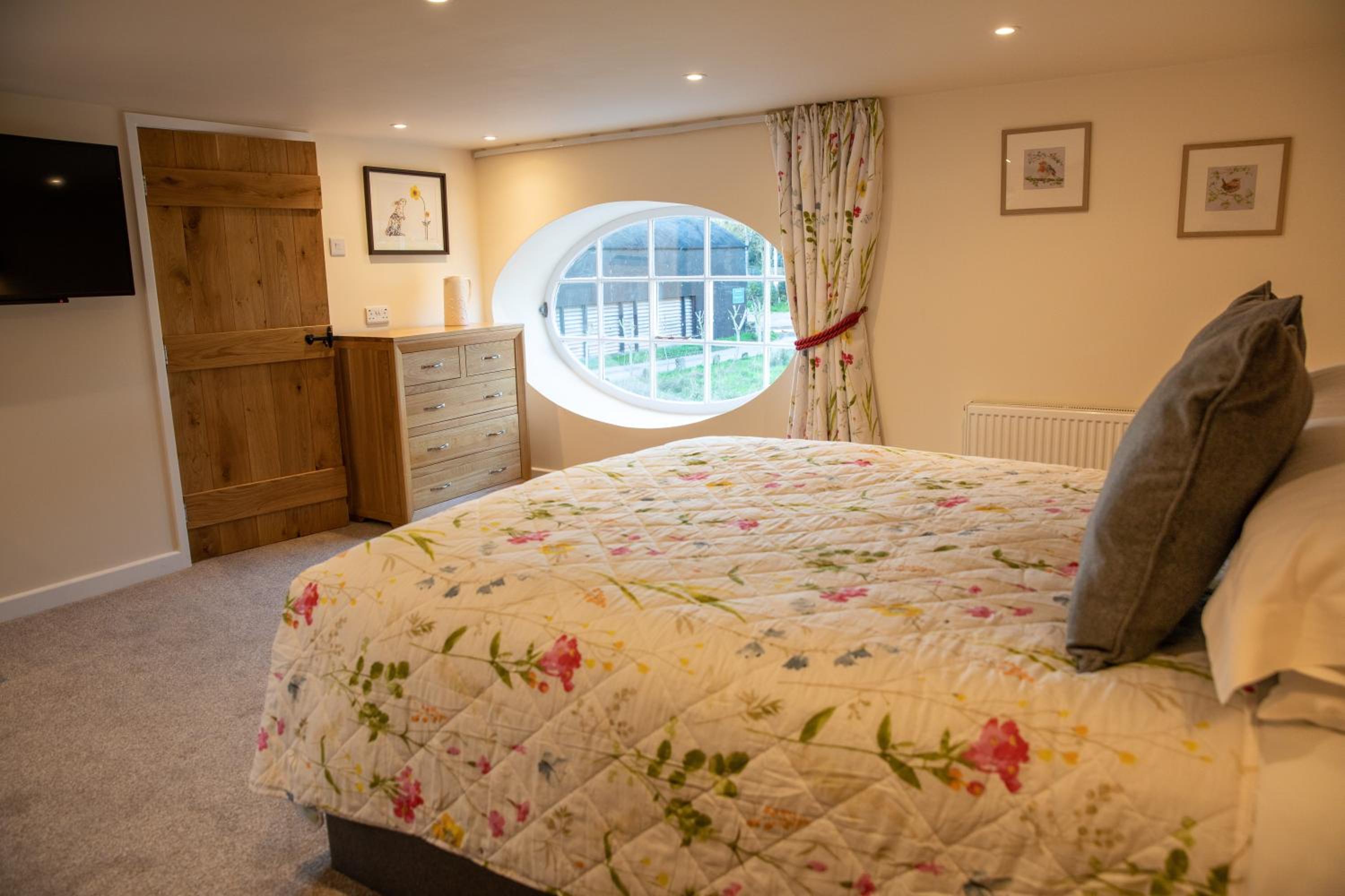 Rollestone Coach House view 4