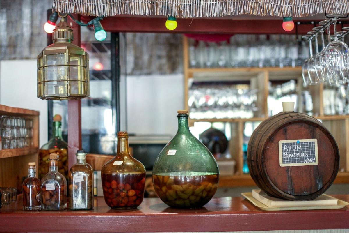 bar