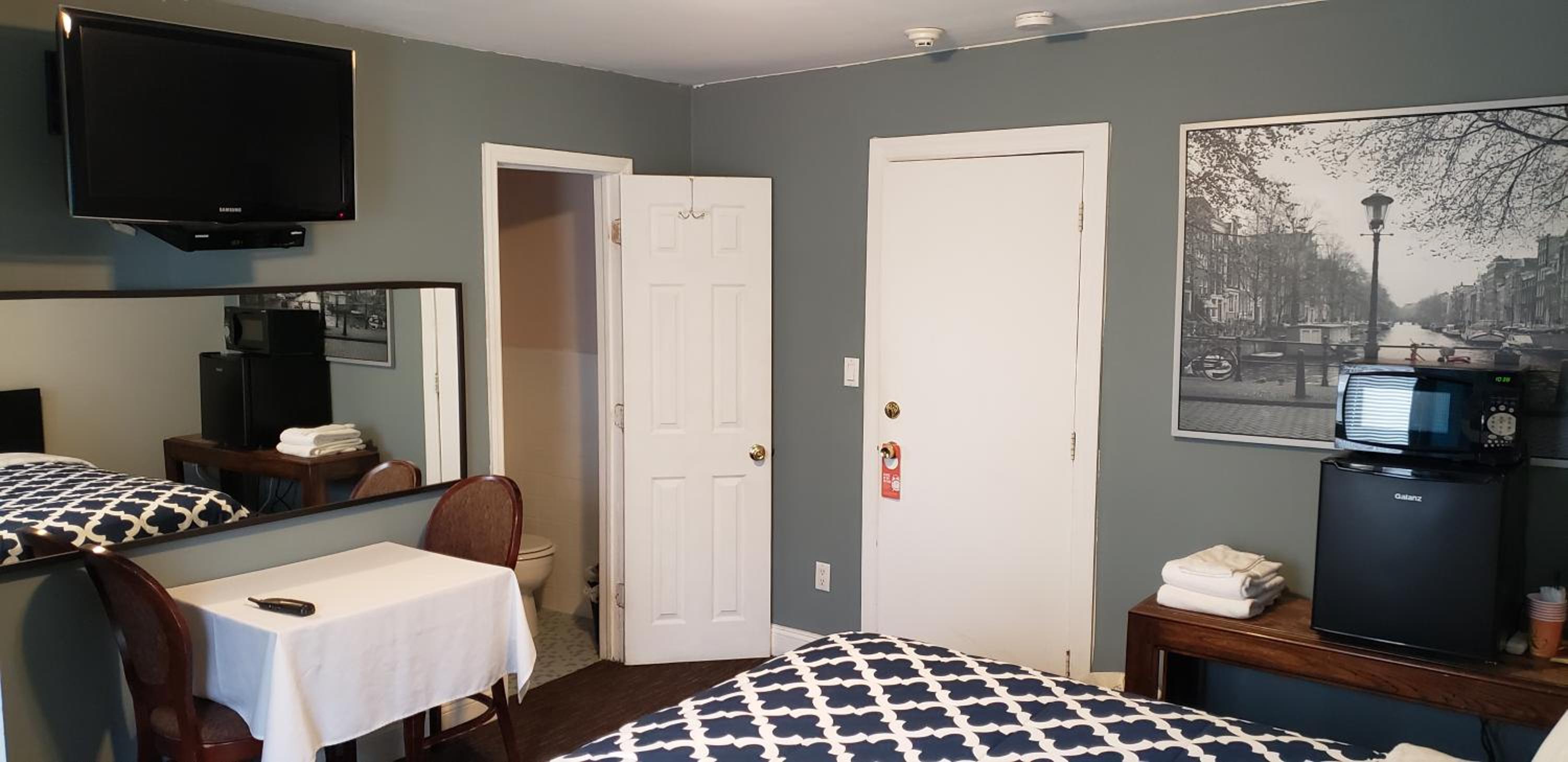 Jones Beach Hotel - Property Image 8