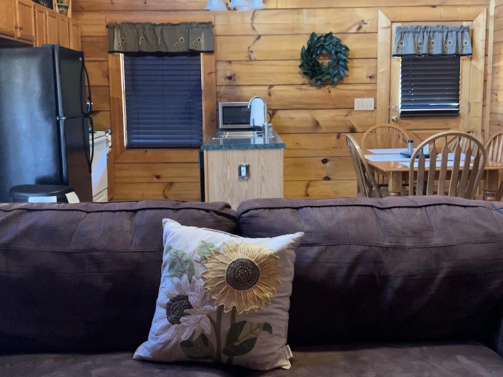 Story Brook: Beautiful true log cabin! Close to Dollywood, State Park, and more! view 3