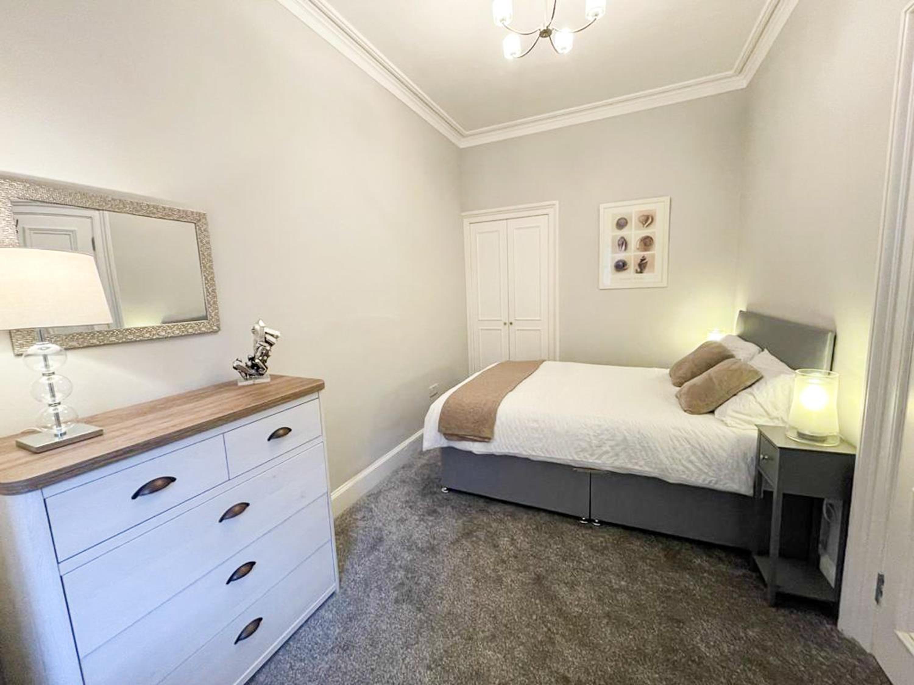 2Bed, Private Garden & Fireplace, Near Water of Leith view 5