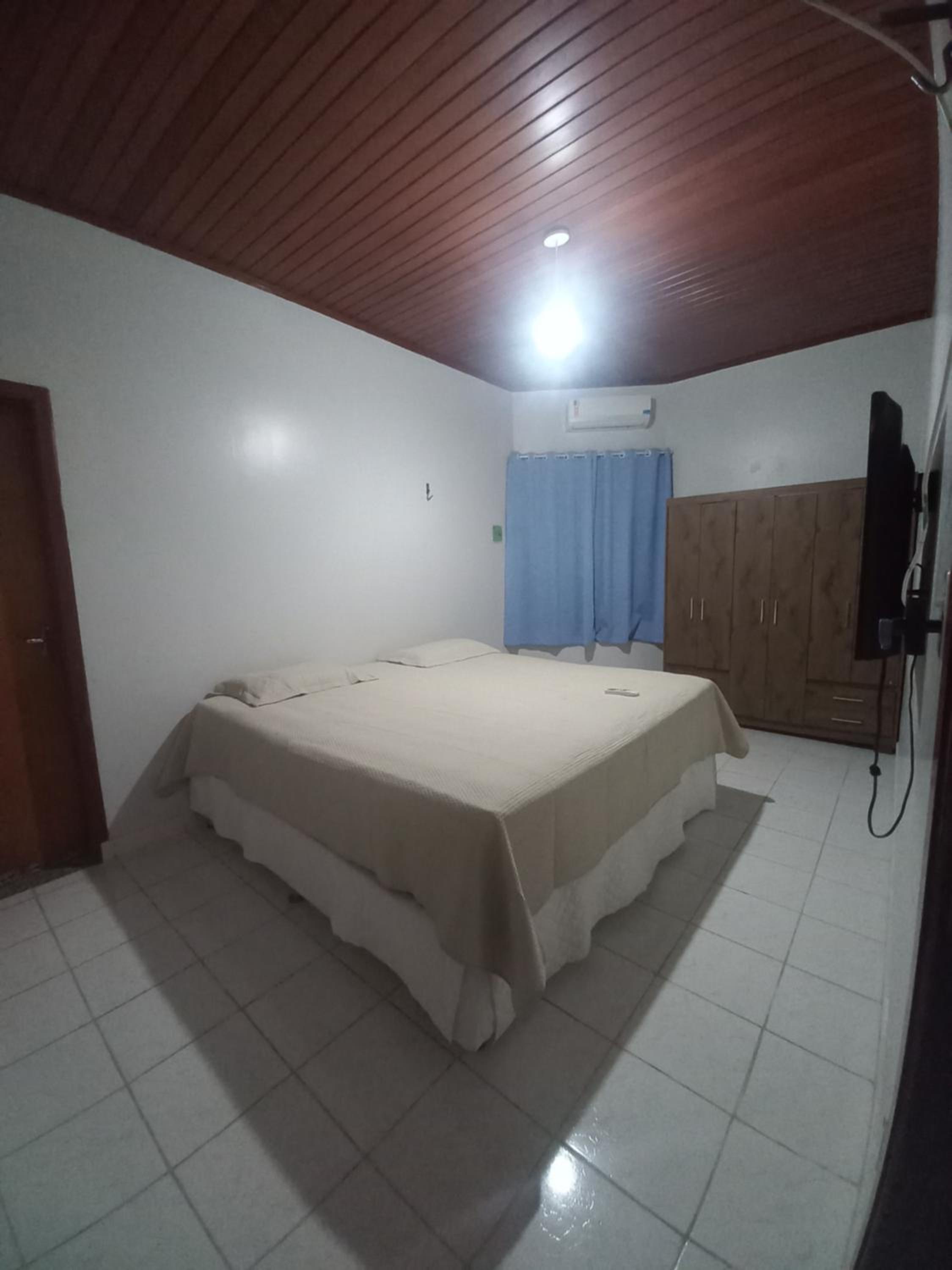 CASA COM PISCINA EM ÁREA NOBRE