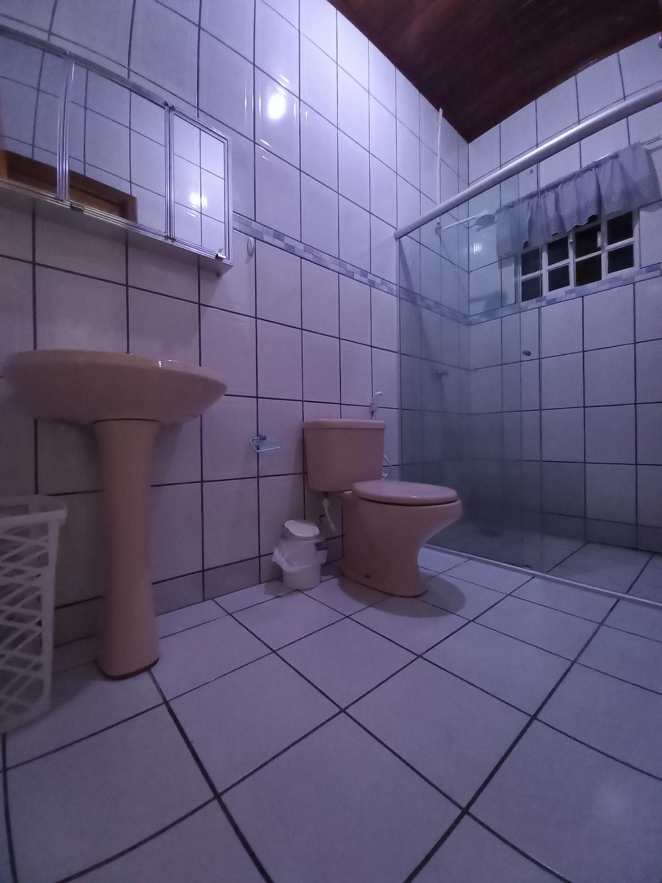 CASA COM PISCINA EM ÁREA NOBRE