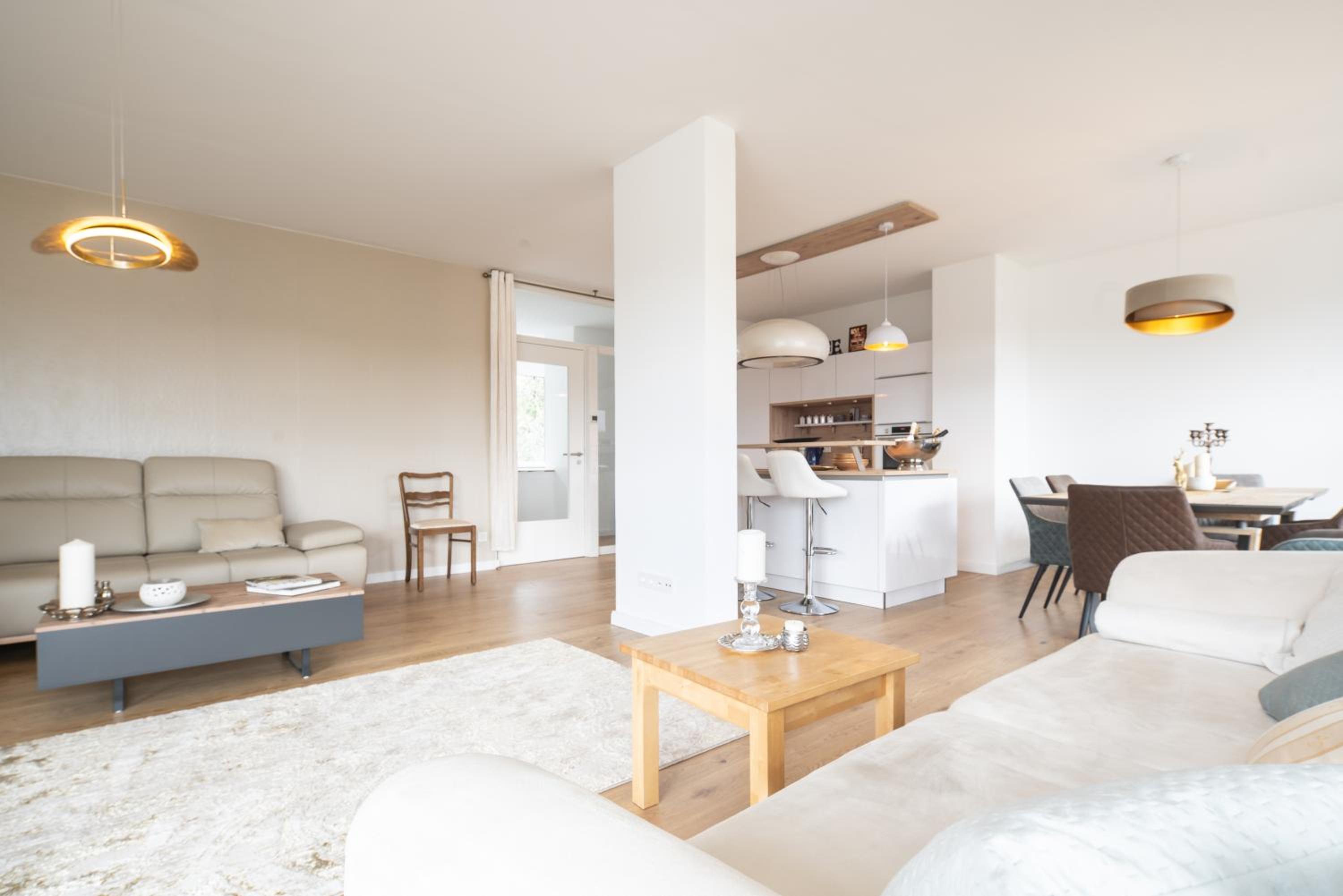 Gästezimmer in Dresden mit Dach-Terrasse, Wohnbereich und Küche