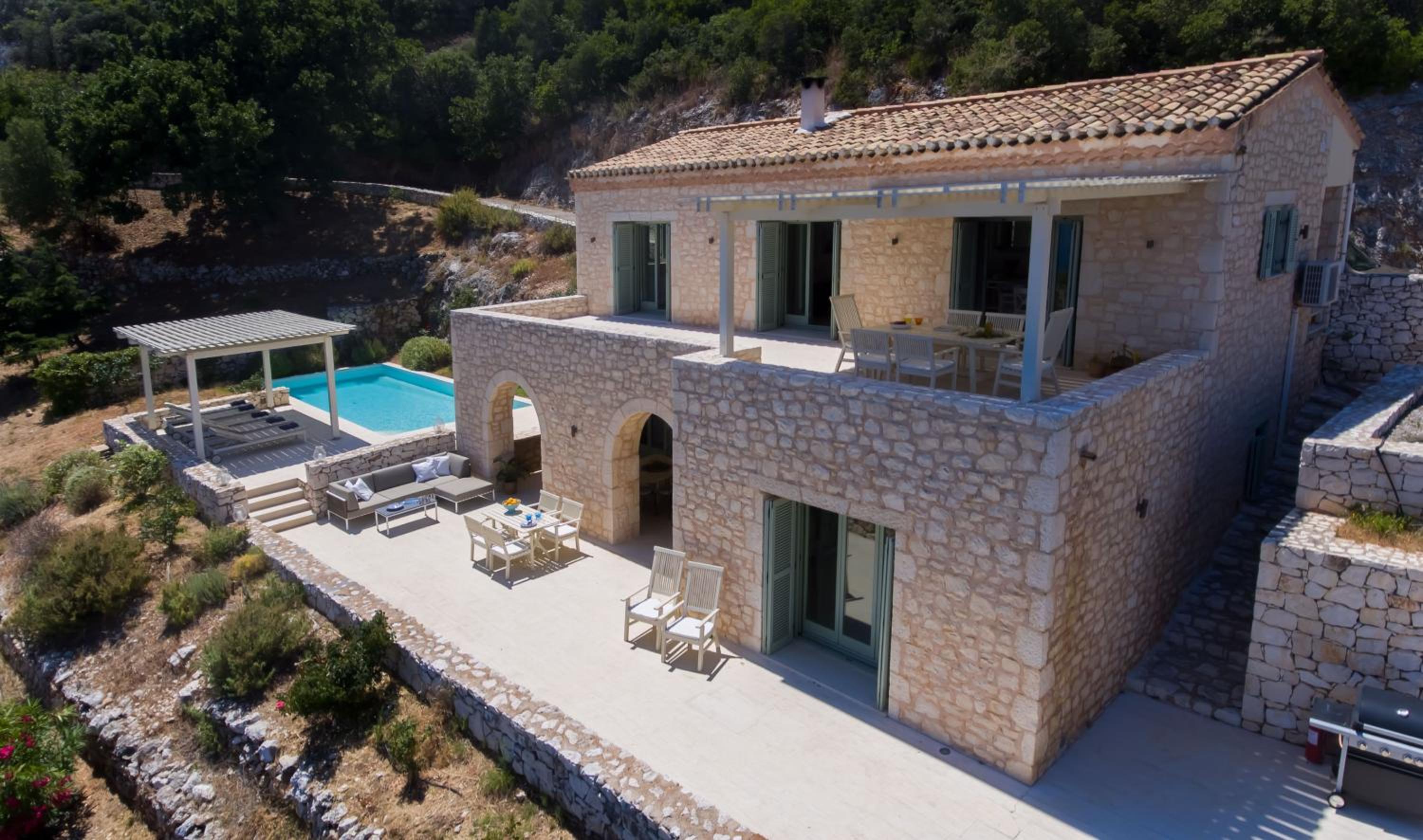 Hotel Urania Luxury Villas - Image 1