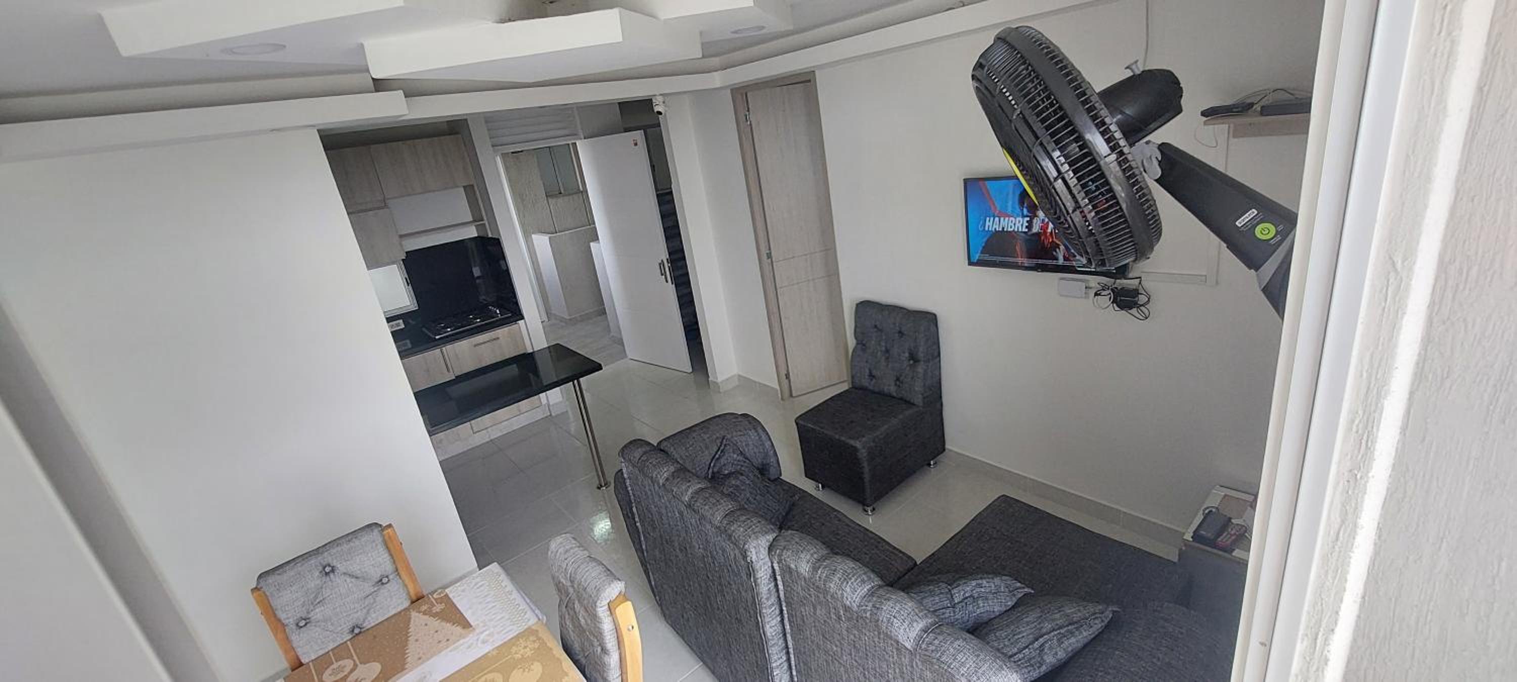 HERMOSO APARTAMENTO CON BALCON, 3 Alcobas, 2 baños view 2