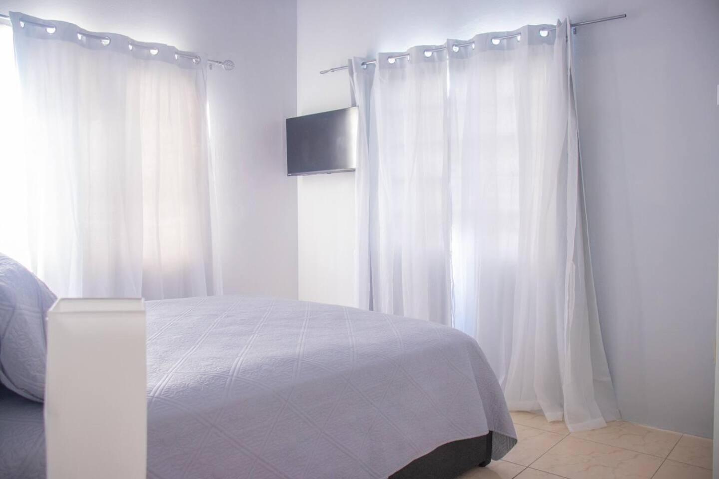 Stylish 2-Bed Sleeps 3 Cosy & Comfortable