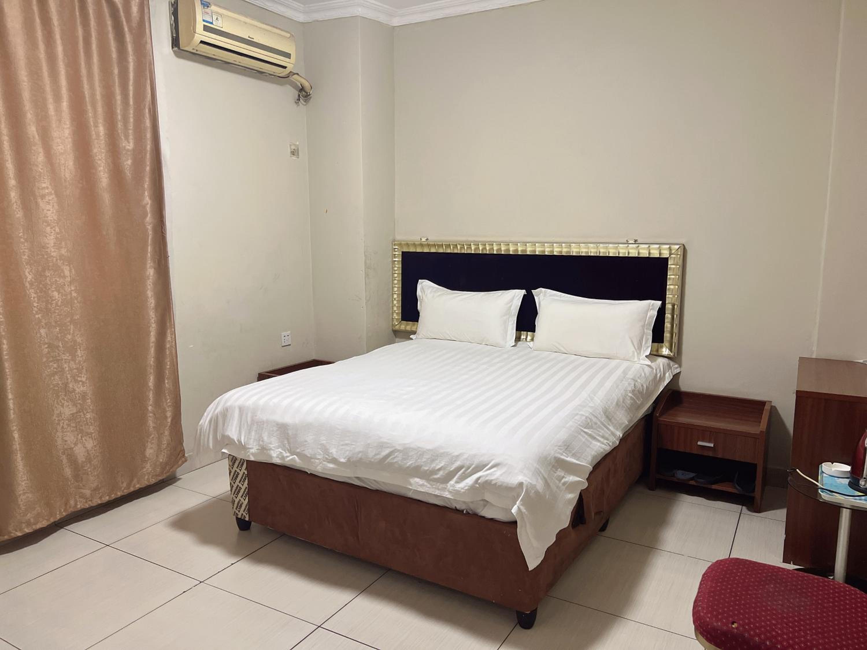 Shengtang Business Hotel